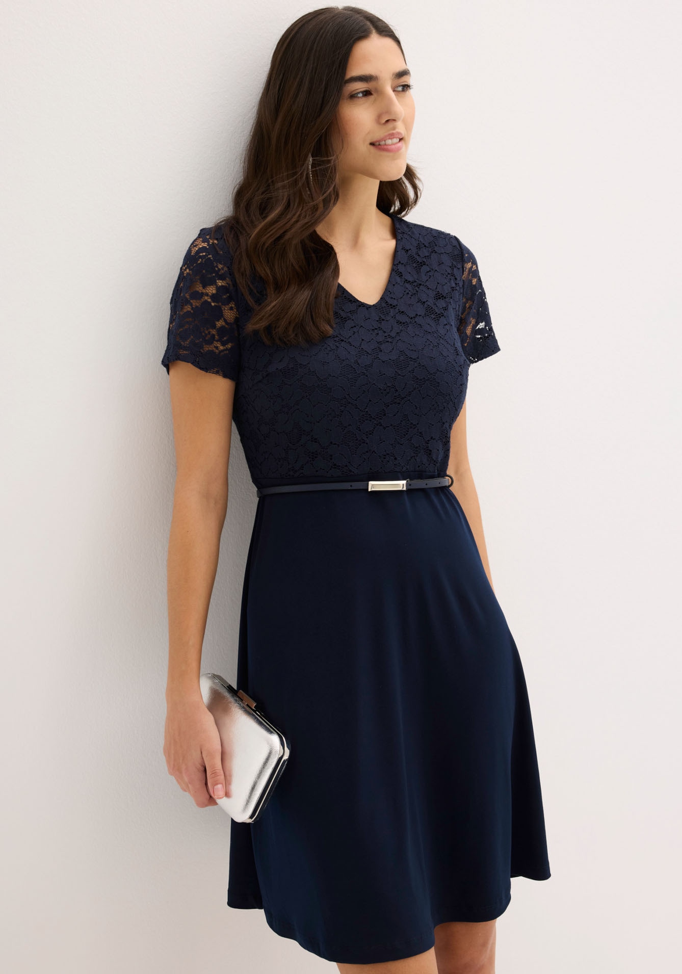 bonprix Mini-robe festlicher Stil, mit kurzem Arm, ausgestellte Passform