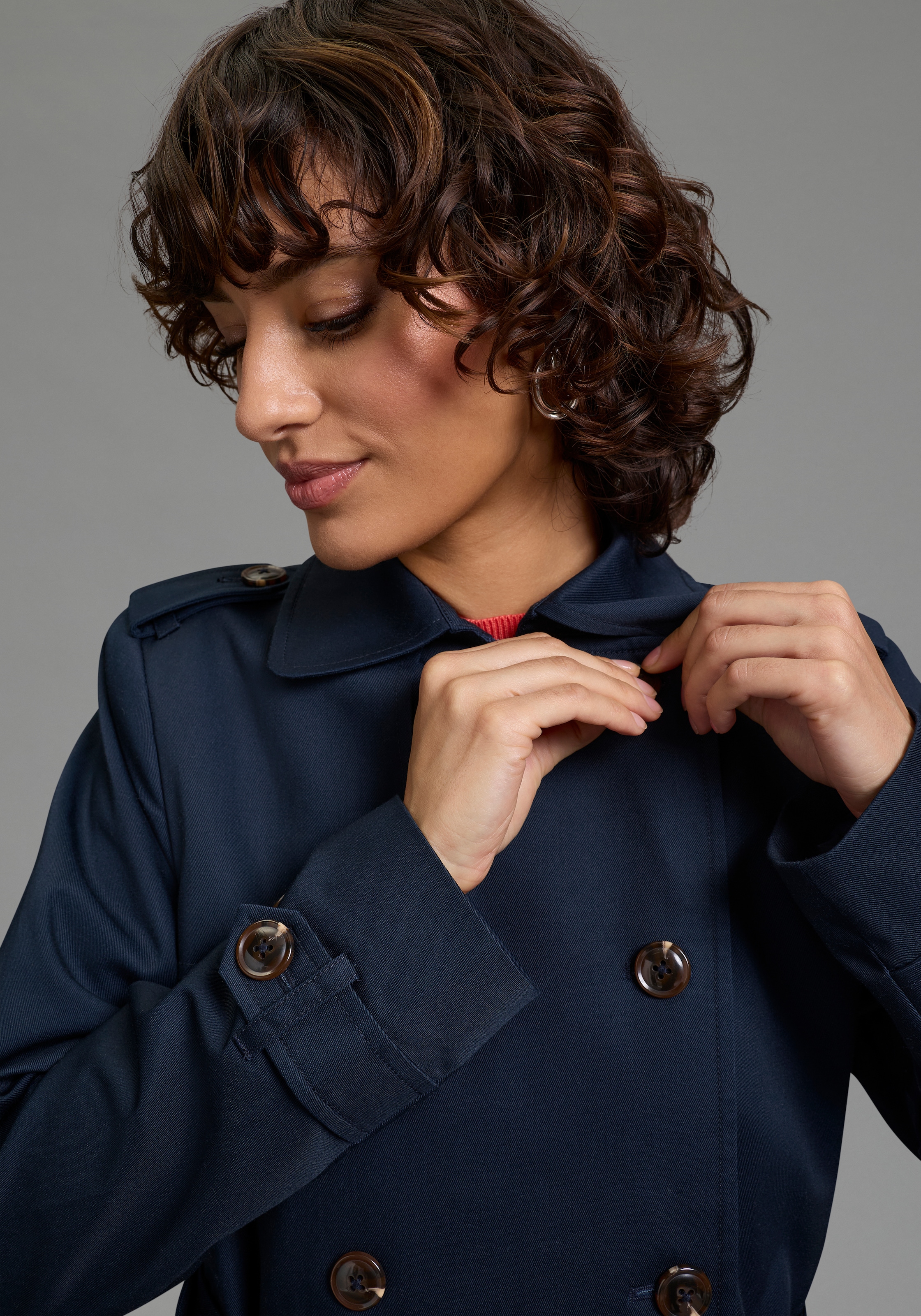 Laura Scott Trench-coat aus Baumwolle und Polyester, unifarben mit Piping-Applikationen