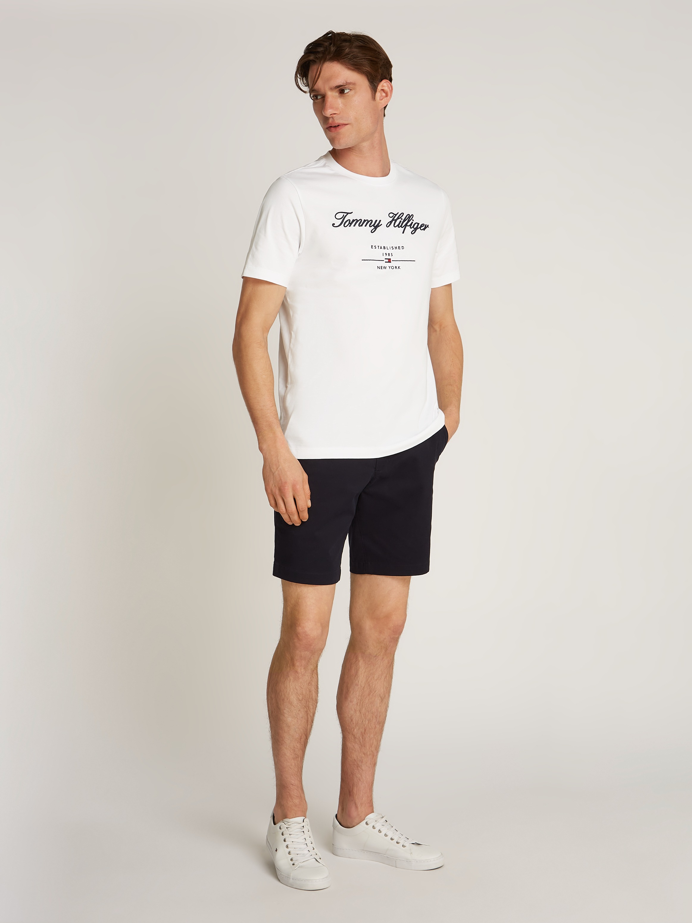 Tommy Hilfiger T-shirt »SCRIPT LOGO TEE« mit aufgesticktem Logo