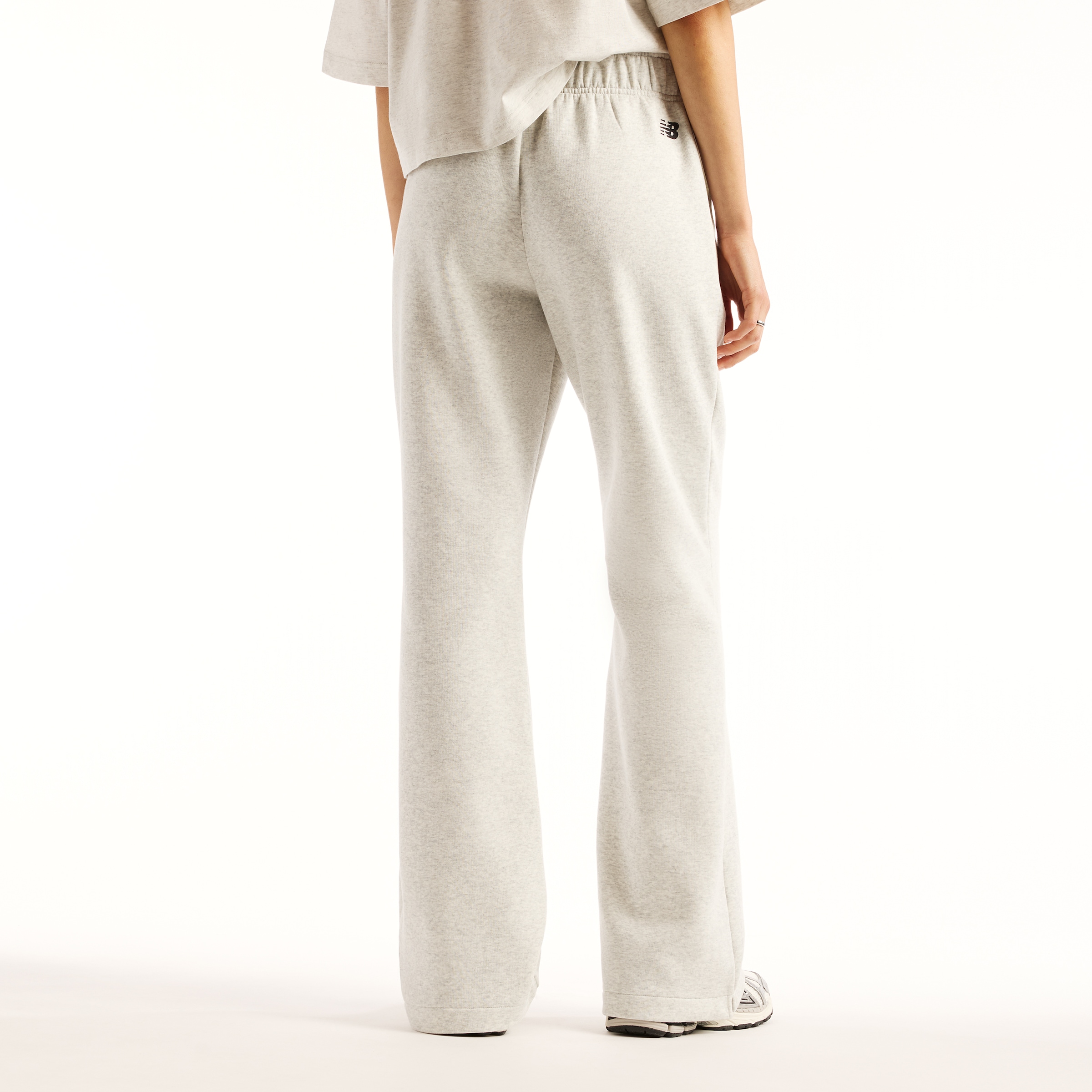 New Balance Pantalon sweat »REIMAGINED FLEECE PANT«  pour adultes, forme pantalon longue, avec lignes claires