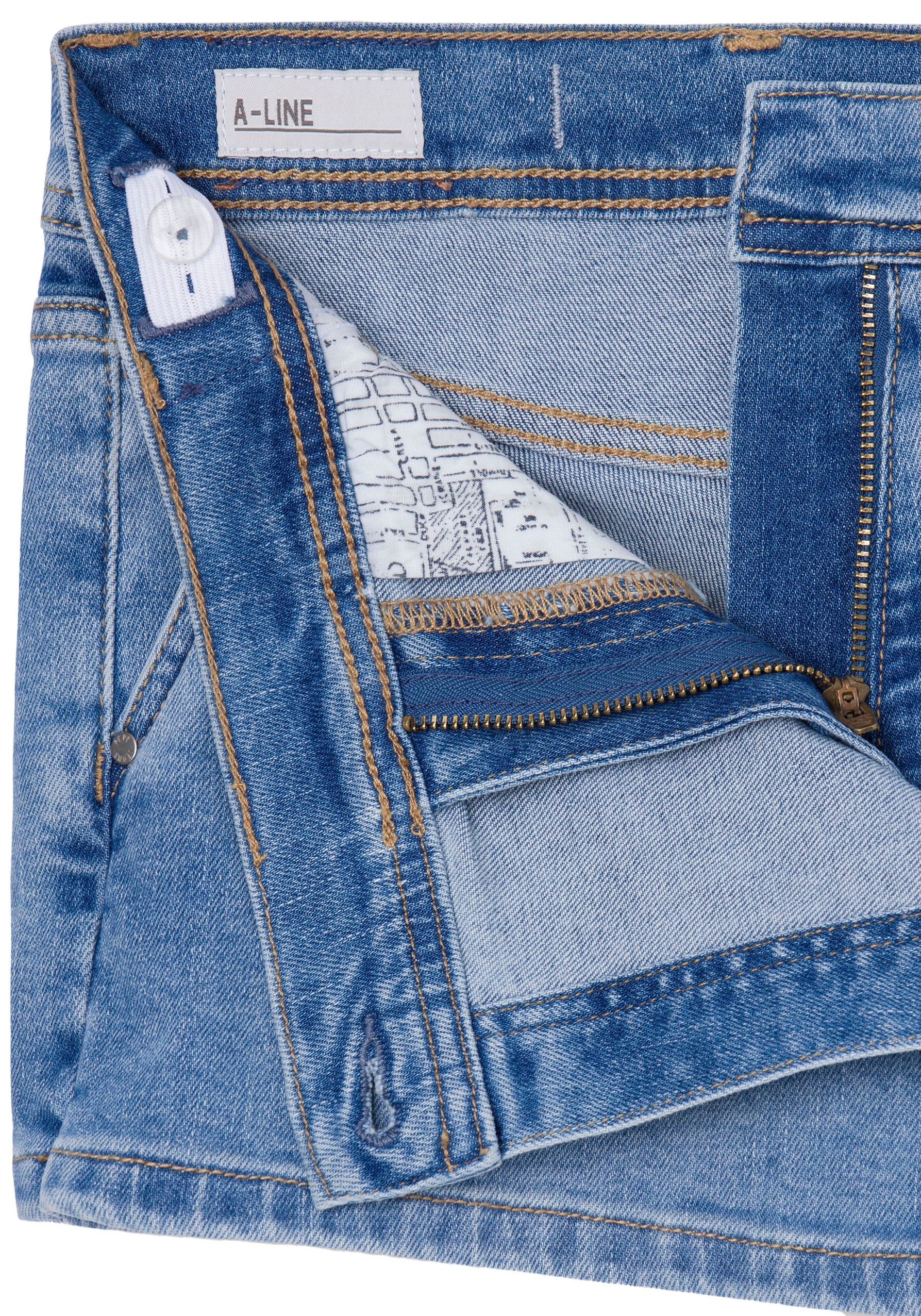 Pepe Jeans Shorts, mit Ledermarkenlabel auf der Rückseite
