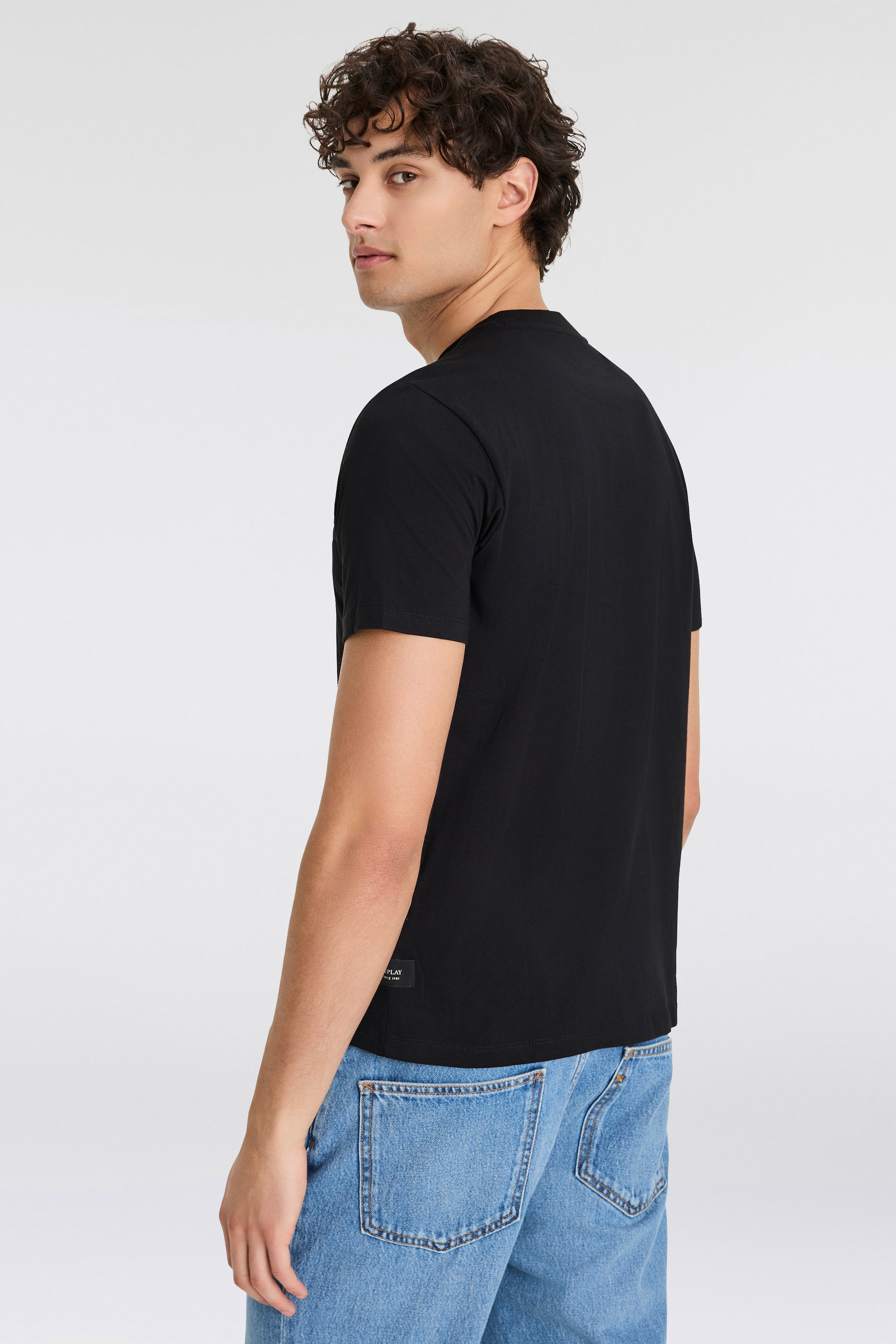 Replay T-Shirt »mit Logostickerei auf der Brust«