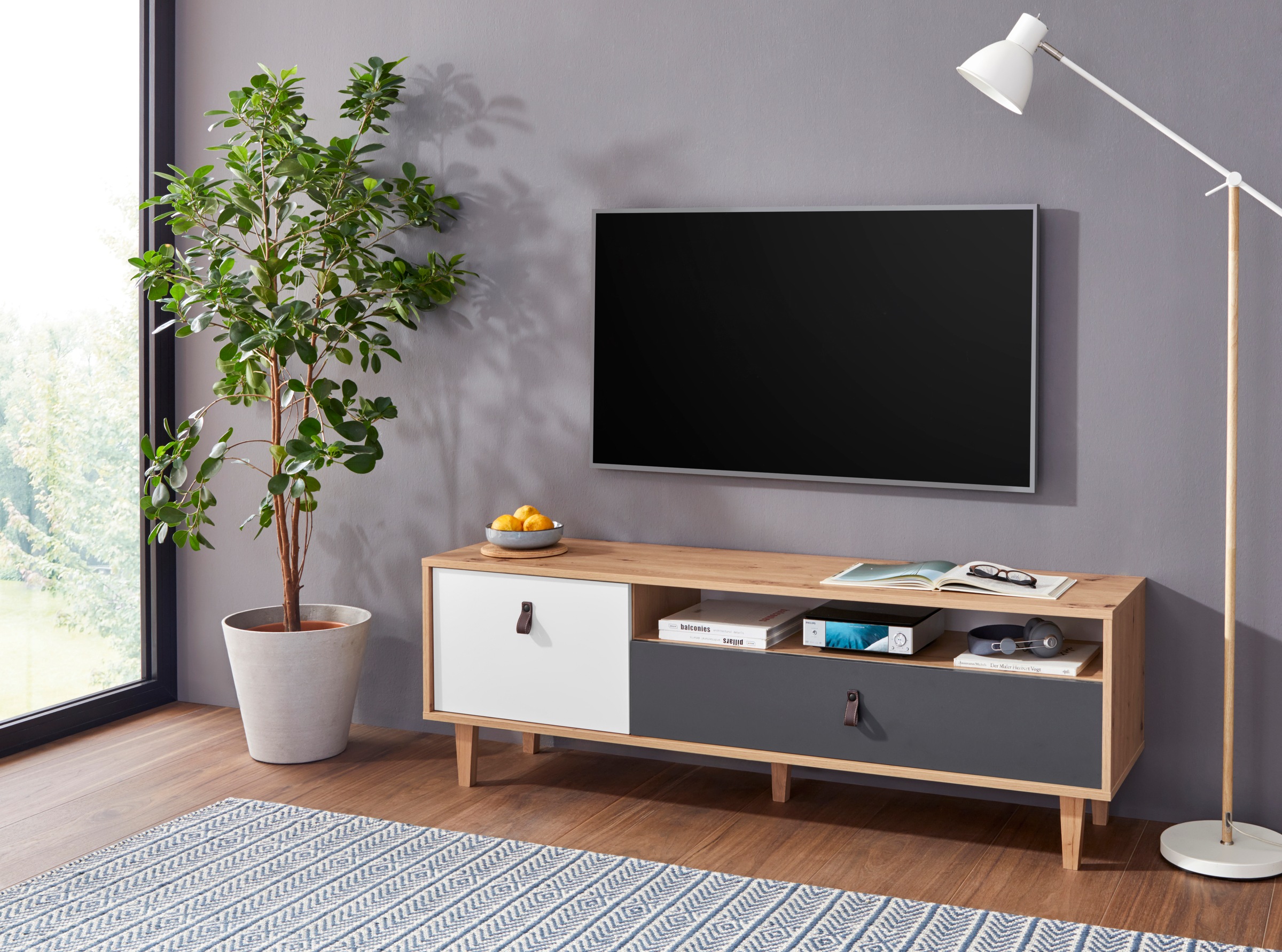 Image of Homexperts TV-Board »Bristol«, Breite 150 cm, mit massiven Eichefüssen bei Ackermann Versand Schweiz