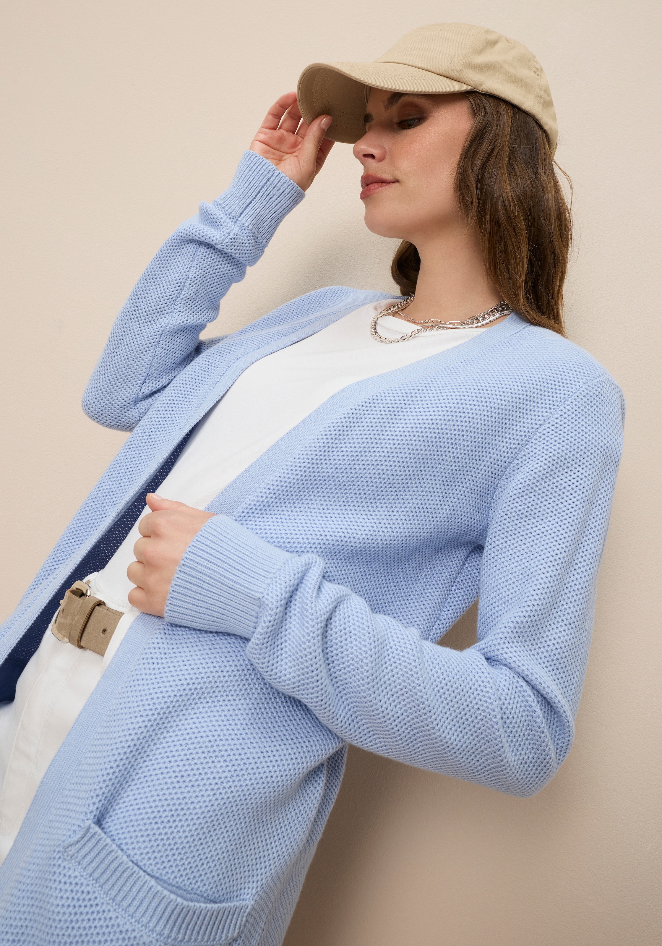 Tamaris Strickjacke mit Taschen und moderner Perlstrickstruktur