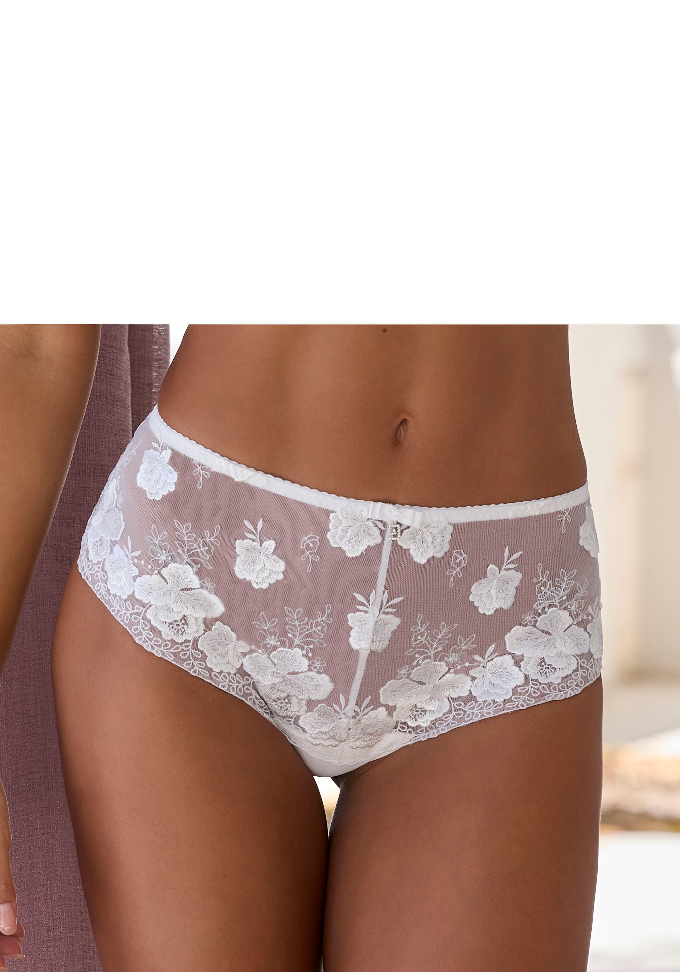 Image of Nuance by Lascana Panty mit edler Stickereispitze in floraler Optik