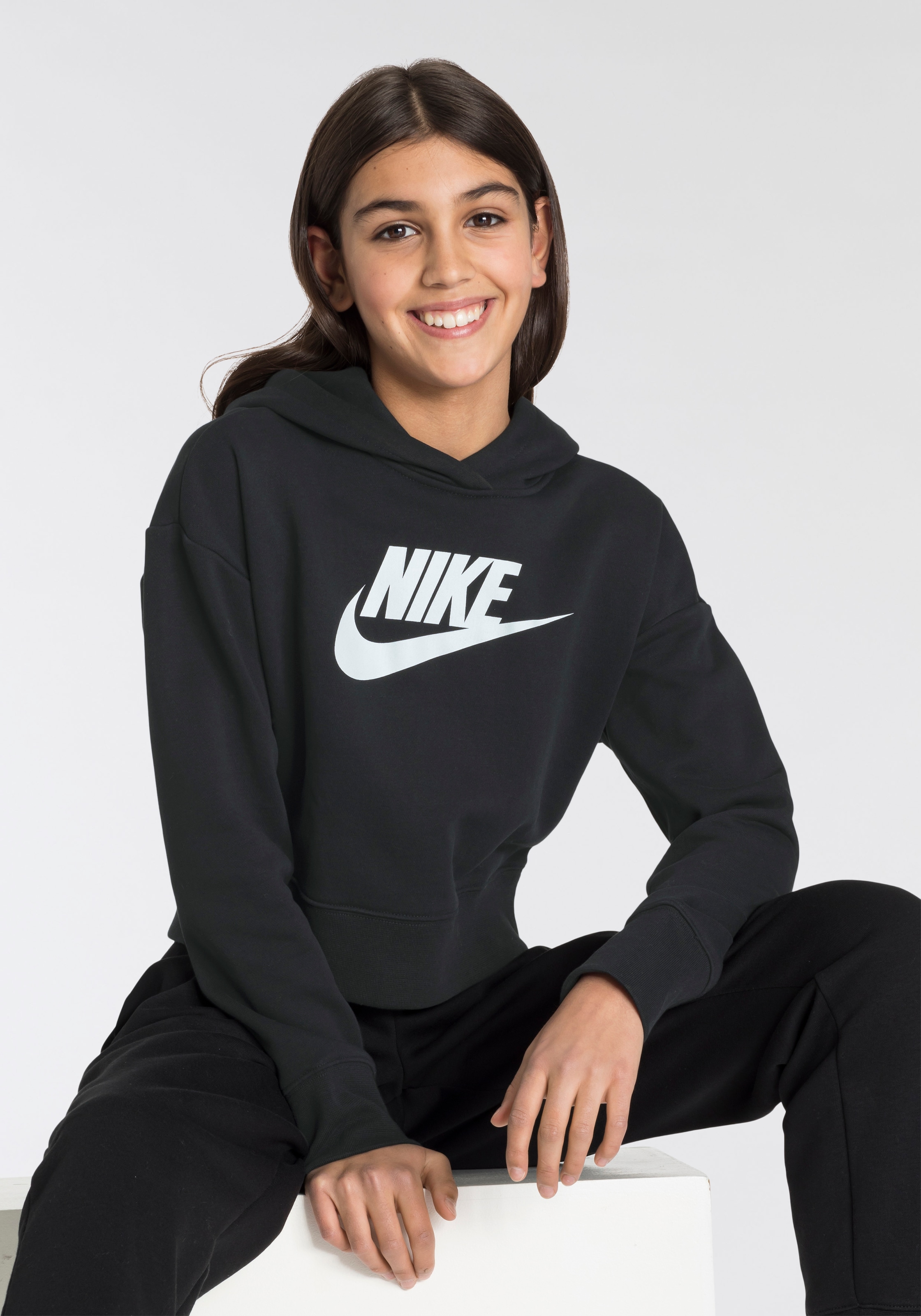 Nike Sportswear Kapuzensweatshirt »Club Big Kids' (Girls') French Terry Cropped Hoodie«