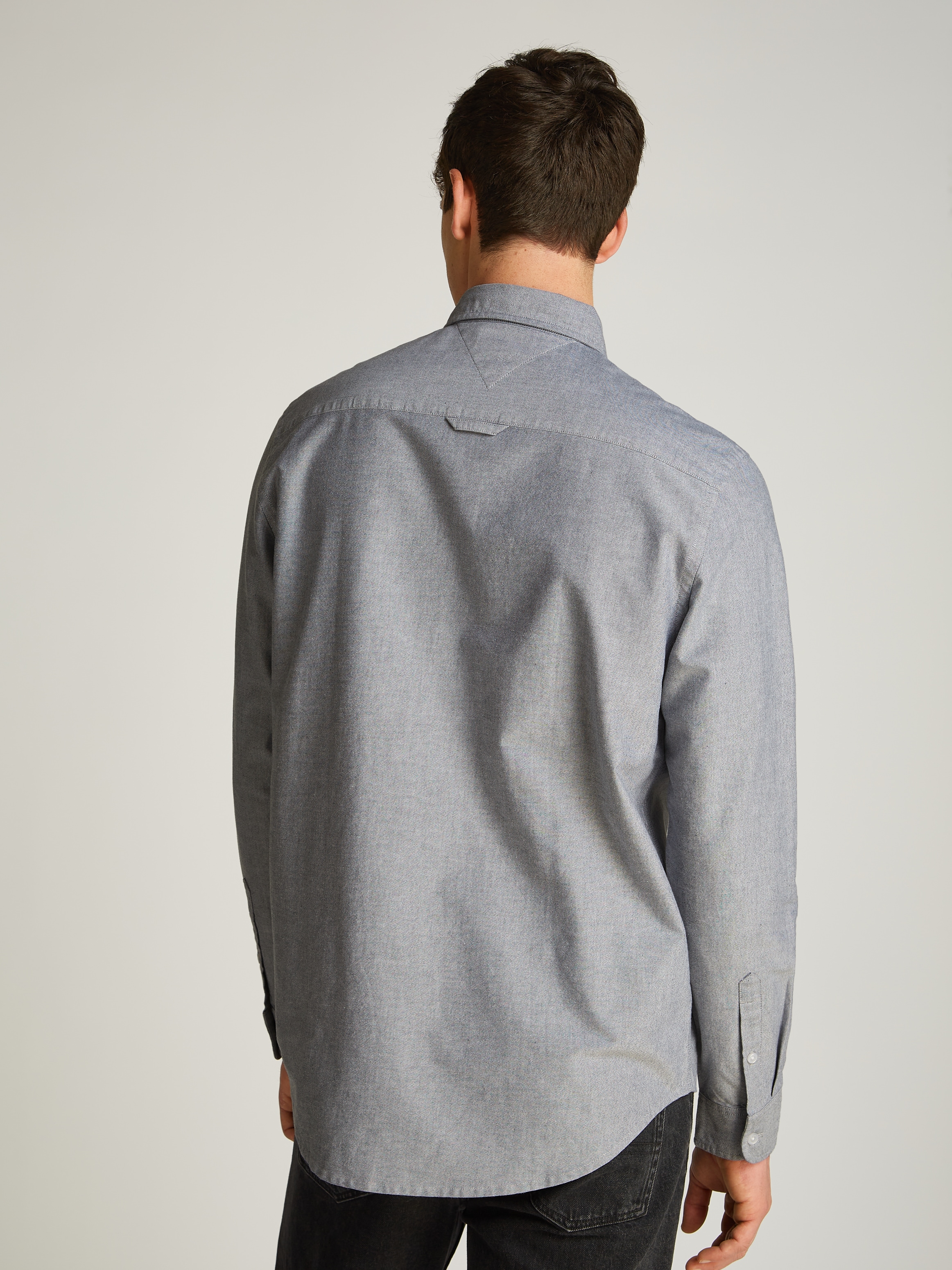 Tommy Jeans Langarmhemd »TJM REG OXFORD SHIRT EXT«, mit Logostickerei