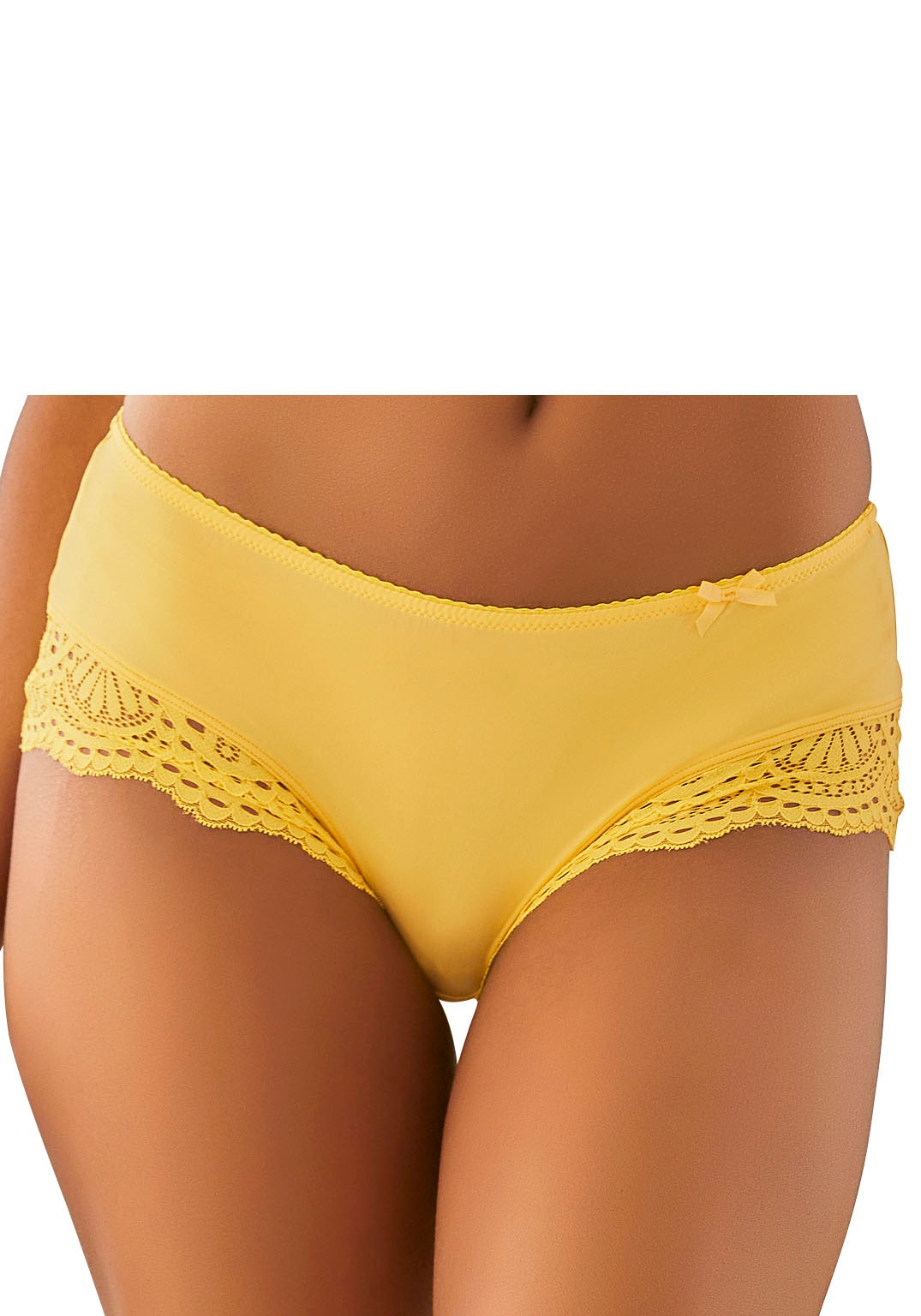 LASCANA Panty, Dessous mit hübscher Spitze (anteilig aus recyceltem Polyamid) kaufen