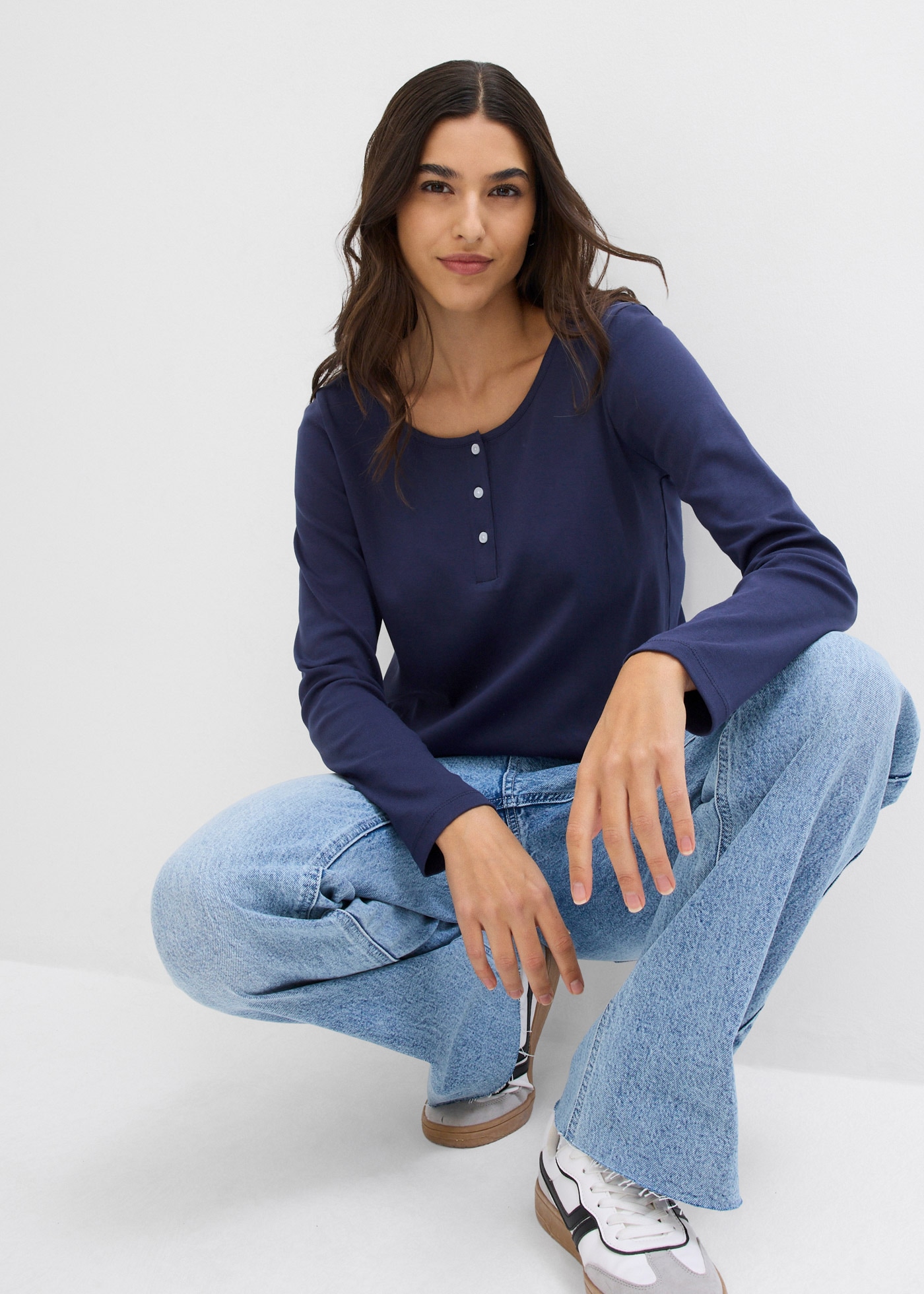 bonprix Langarmshirt 1 körperbetonte Passform, Langarm, mit kurzer Knopfleiste im Henley-Stil