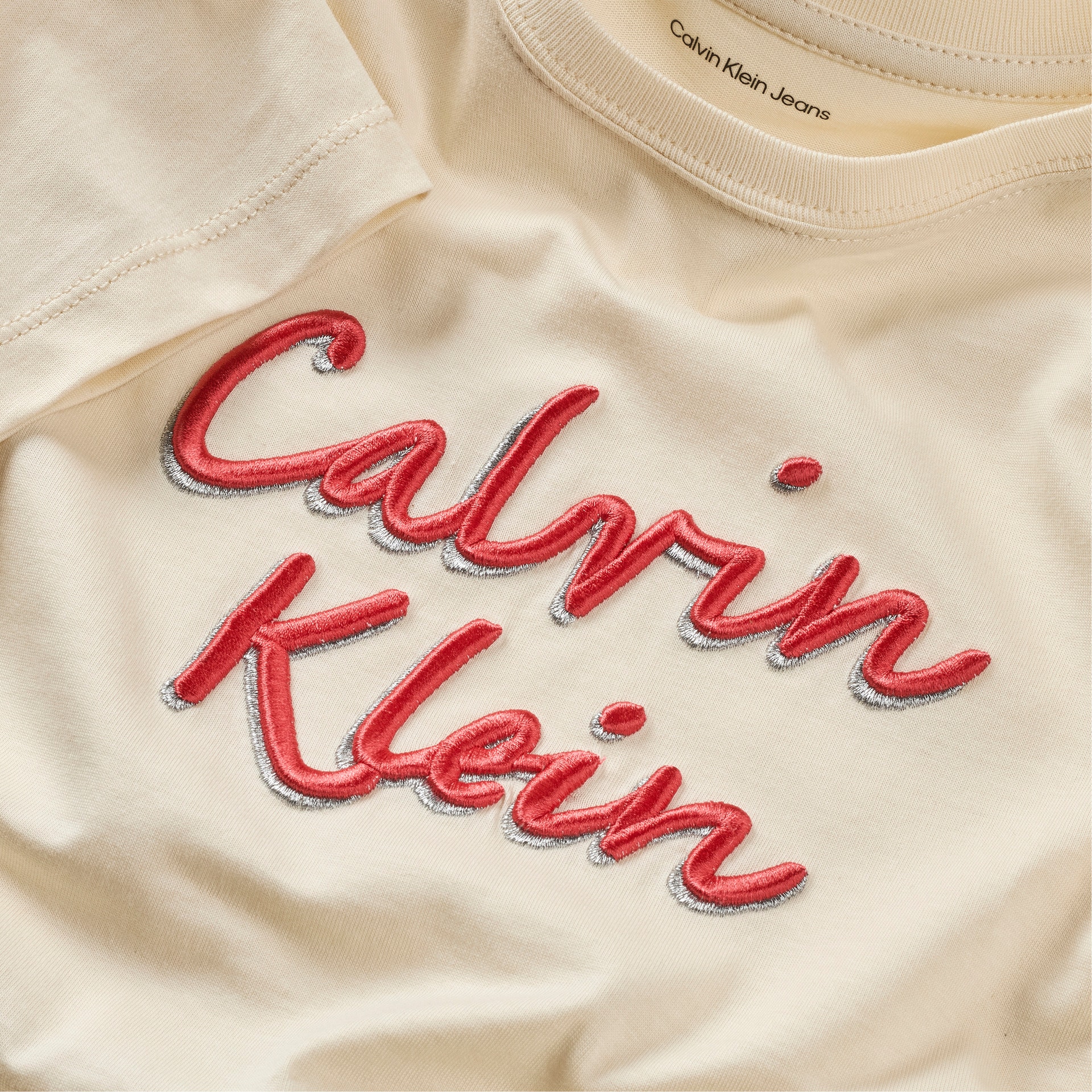 Calvin Klein Jeans T-Shirt »BOXY TEE METALLIC LOGO TECH«, für Kinder bis 16 Jahre, grosse Stickerei