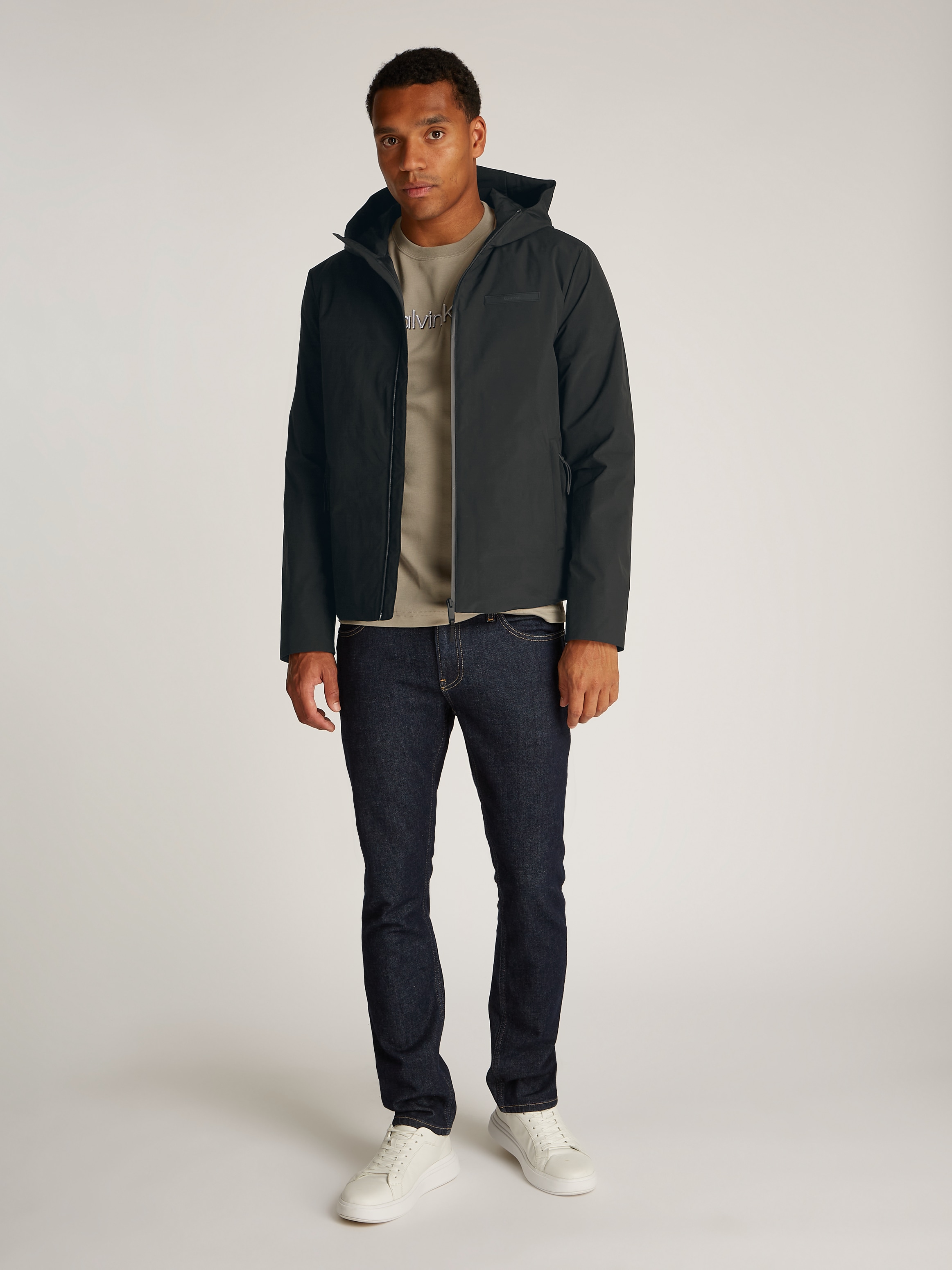 Calvin Klein Outdoorjacke »TECHNICAL NON-QUILT JACKET HOOD«, mit Kapuze, mit Logoprint