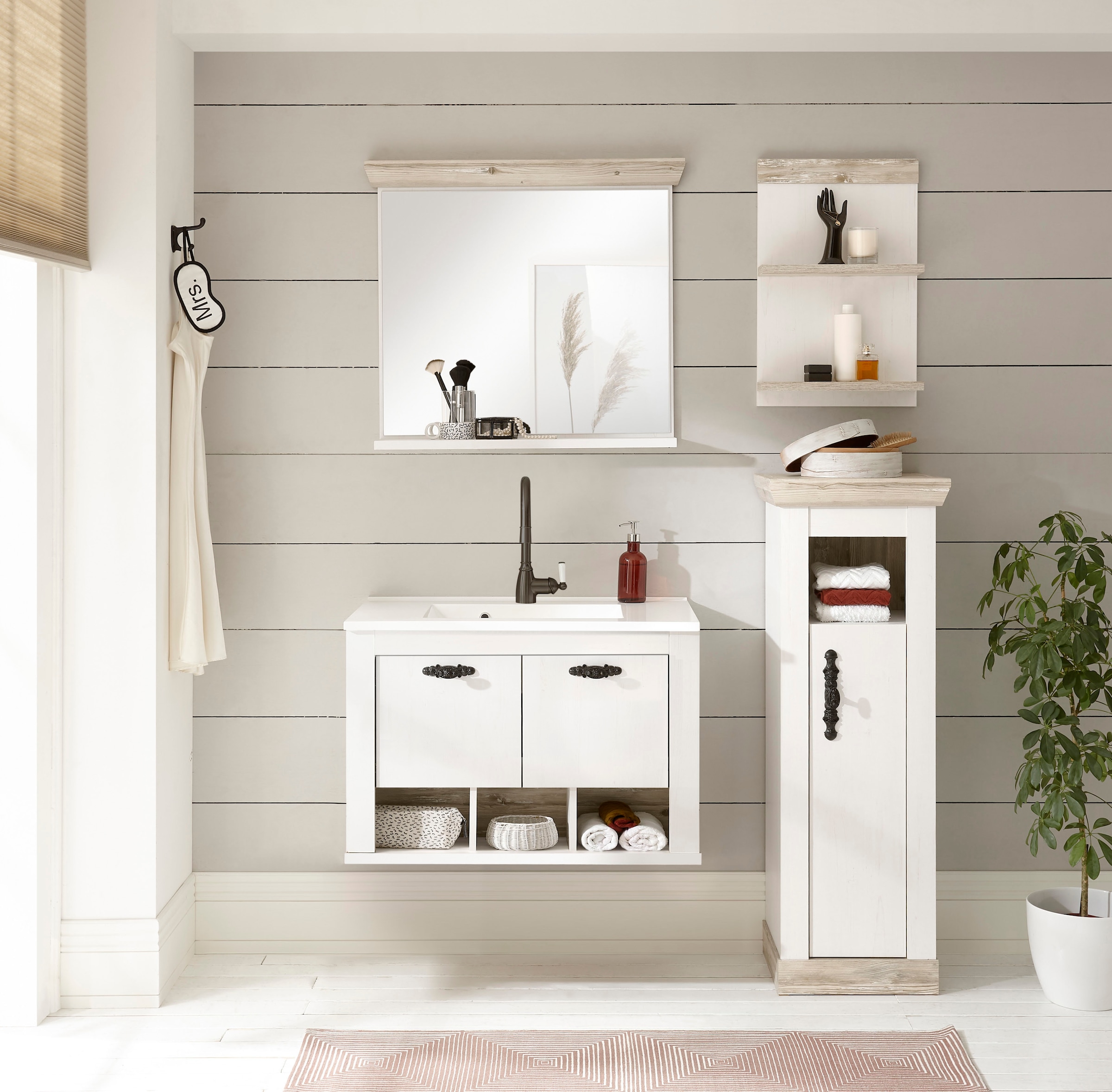 Home affaire Badmöbel-Set »Florenz, Bad im Landhausstil, 4-teiliges Badezimmer«, (4 St.), Hänge-Waschtisch, Schrank, Wandboard und Spiegel, in Pinie Weiss