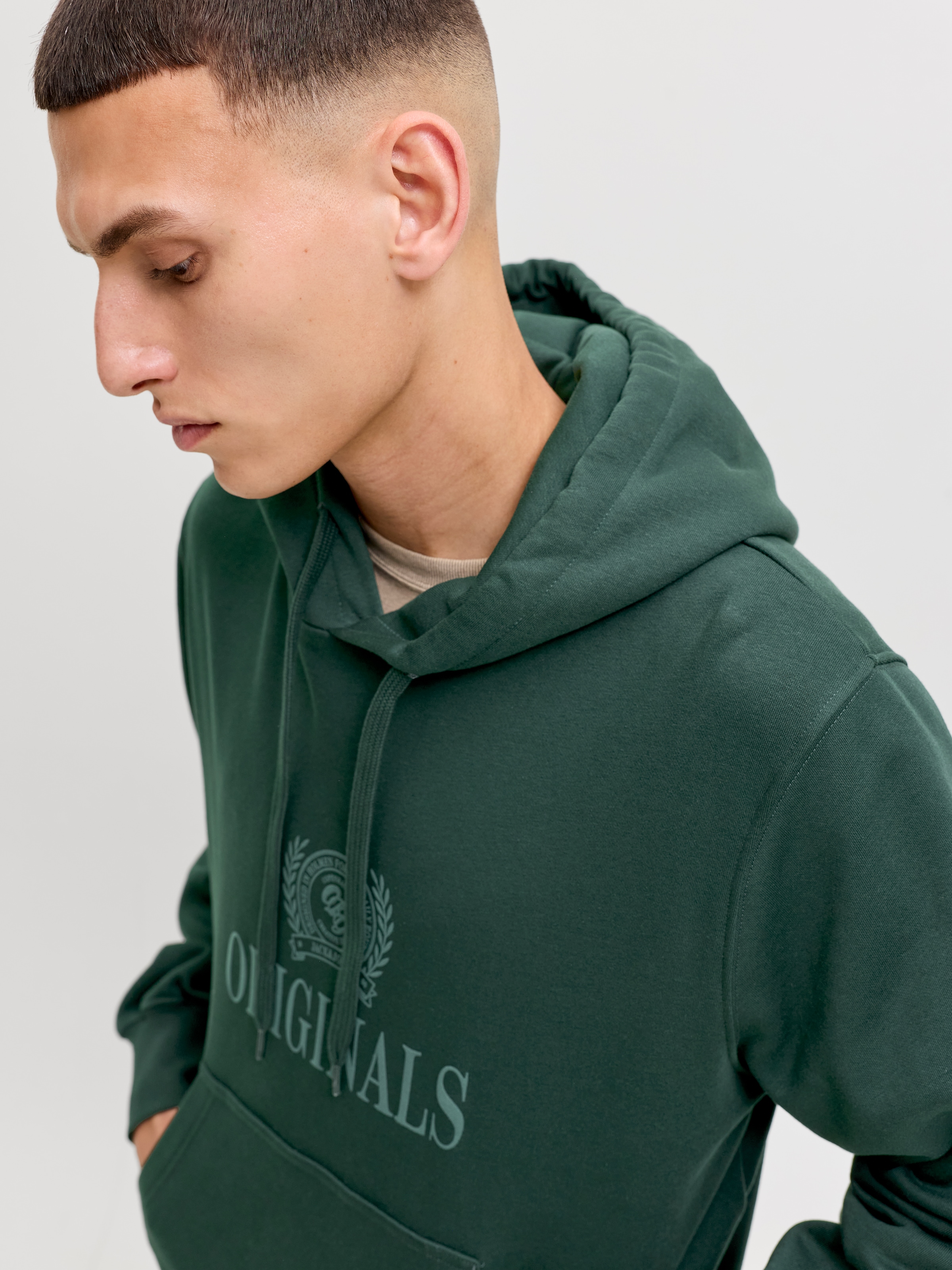Jack & Jones Sweat à capuche »JORFREDERIKSBERG MONOGRAM SWEAT HOOD SN«, mélange coton, coupe décontractée
