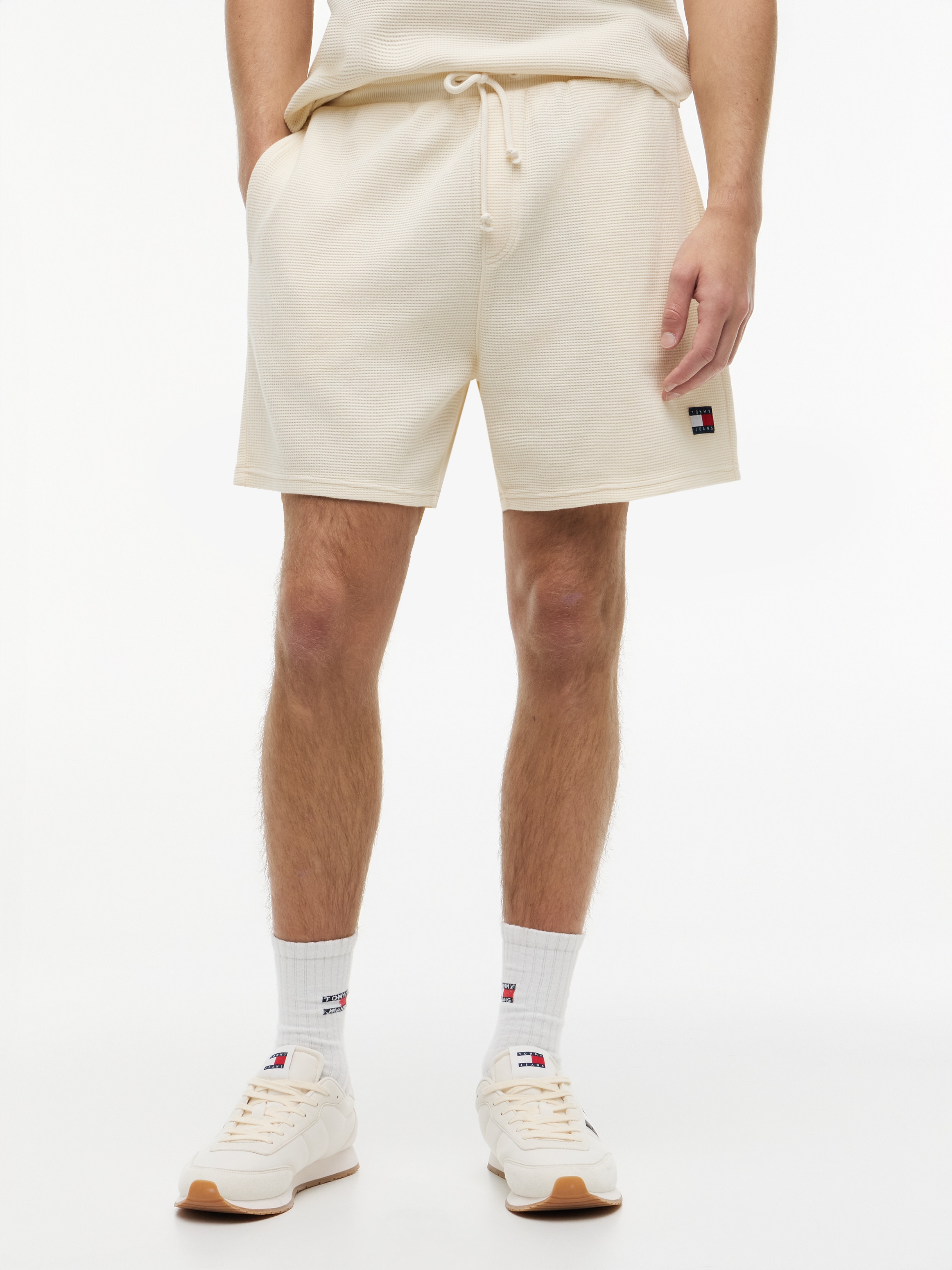 Tommy Jeans Sweatshorts »TJM WASHED WAFFLE BEACH SHORT«  en tricot gaufré et ceinture élastique
