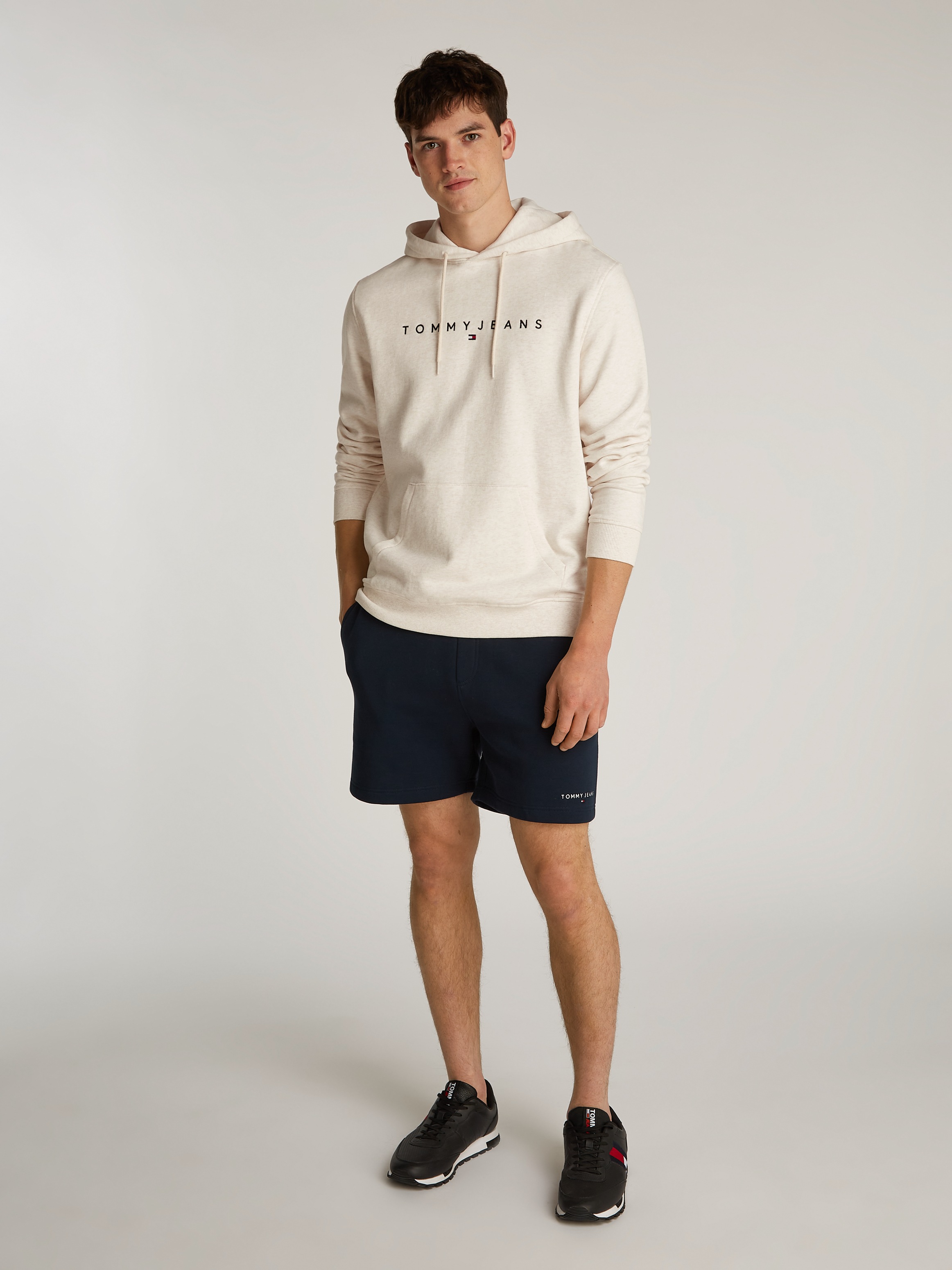 Tommy Jeans Hoodie »TJM REG LINEAR LOGO HOODIE EXT«, mit Logo-Stickerei