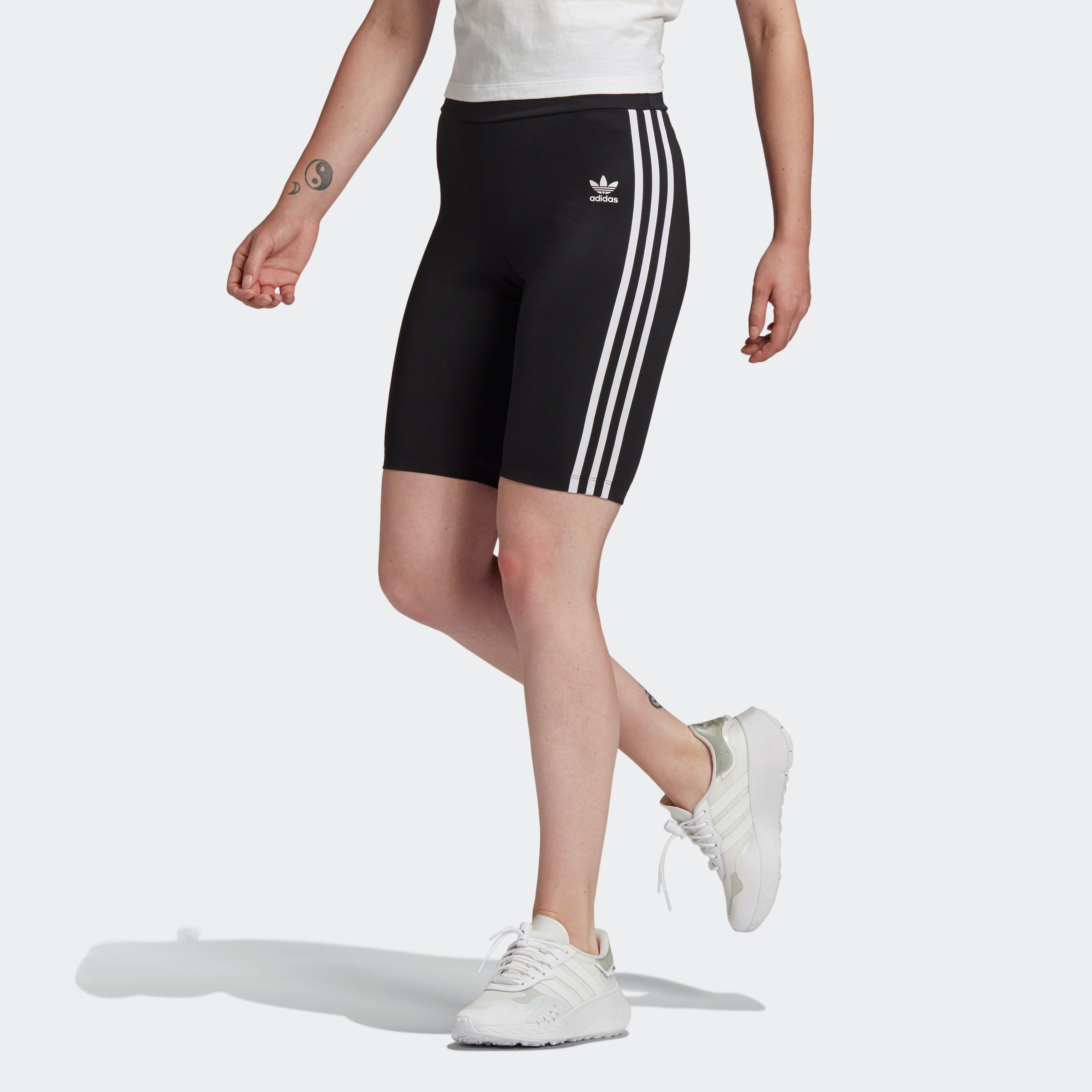 Image of adidas Originals Sporthose »ADICOLOR CLASSICS PRIMEBLUE HIGH-WAISTED RADLERHOSE« bei Ackermann Versand Schweiz