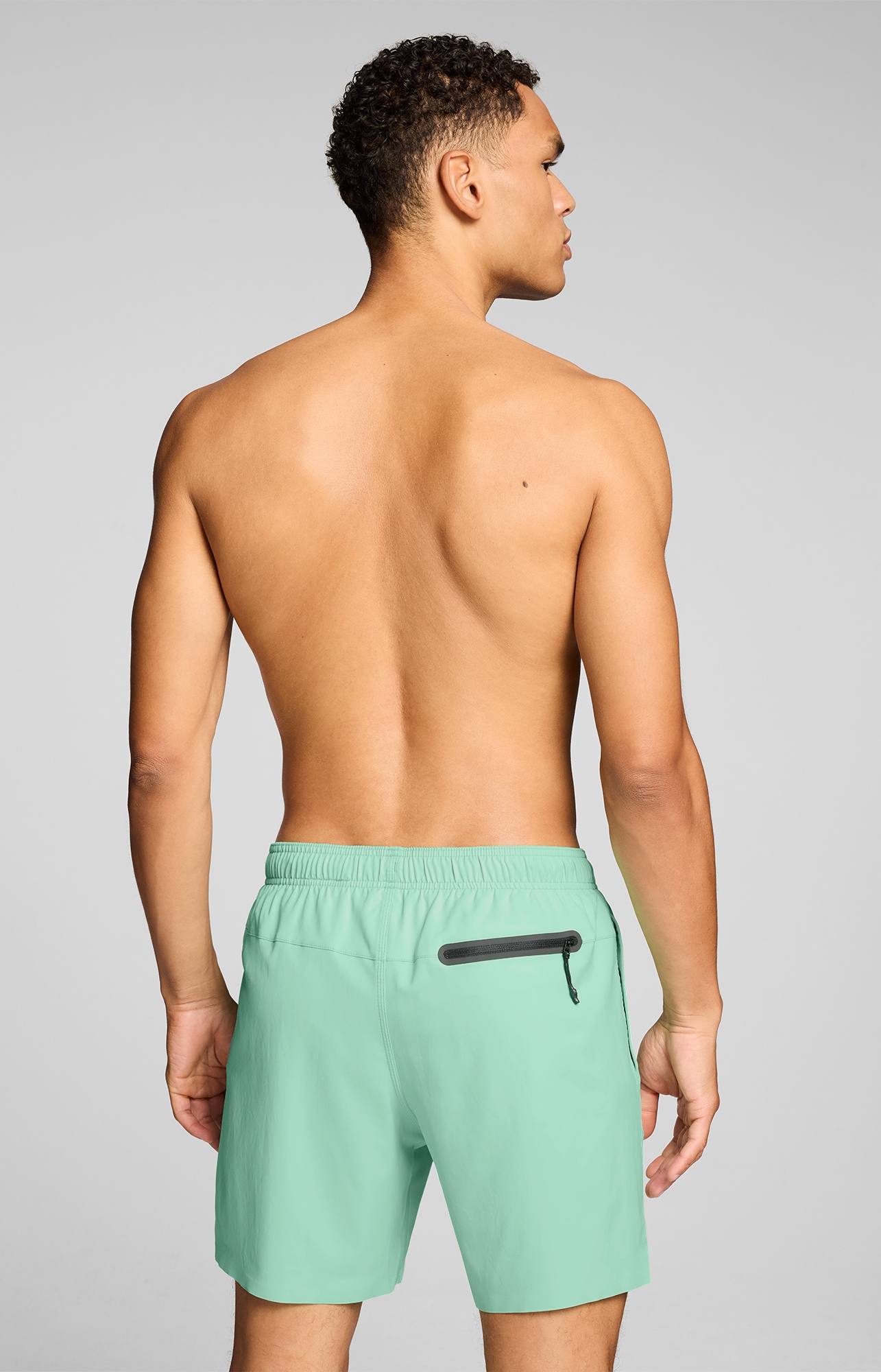 PUMA Short de bain »PUMA SWIM MEN MID SHORTS 1P« fermeture éclair high-tech sur la poche arrière, poches latérales