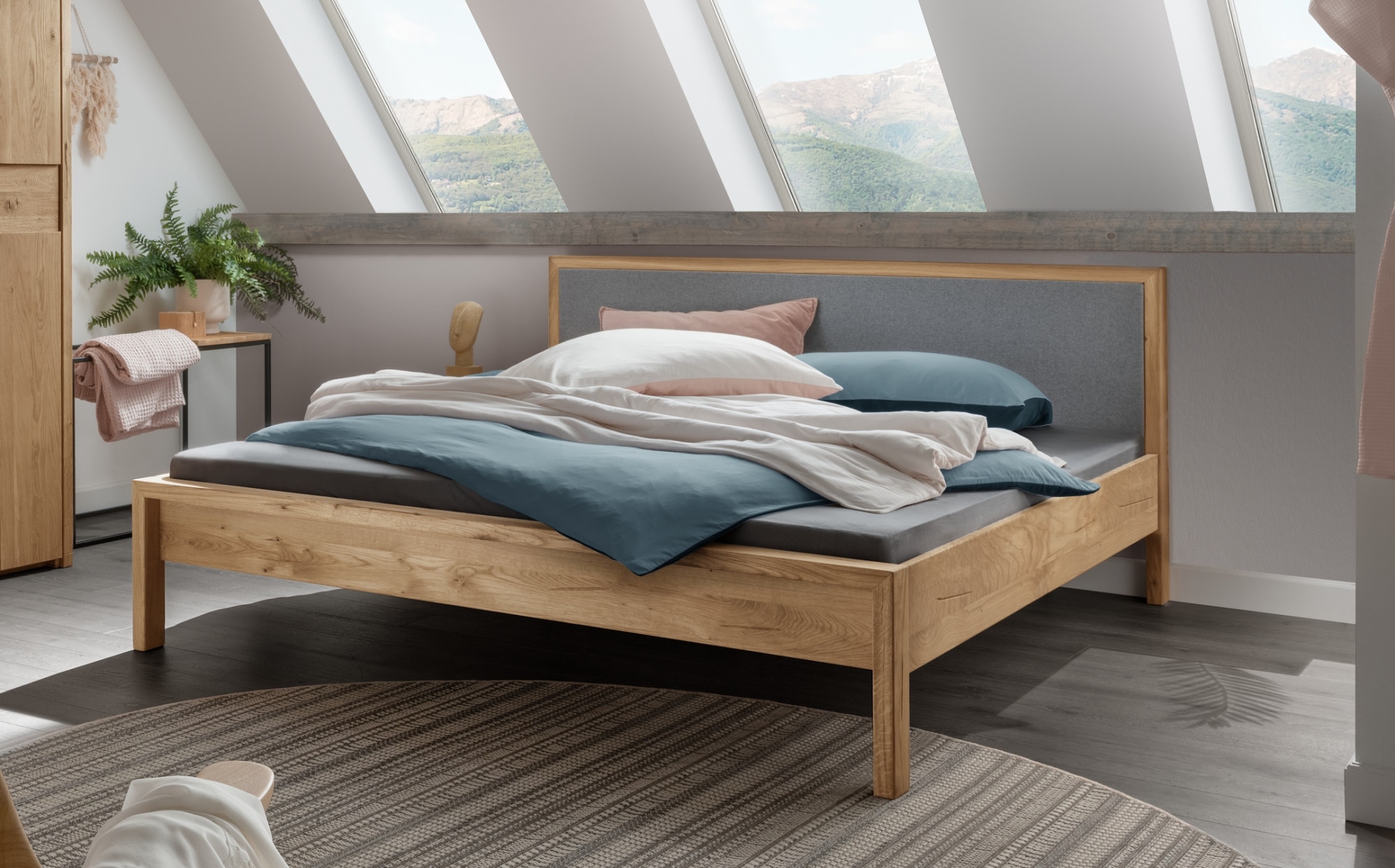Image of Home affaire Massivholzbett "Huven Doppelbett, Holzbett, hohe Belastbarkeit: 200kg je Seite" in 4 Breiten, Einlasstiefe 16 oder 20cm, niedrige Fusshöhe, massive FSC-zertifizierte Eiche, Kopfteil gepolstert