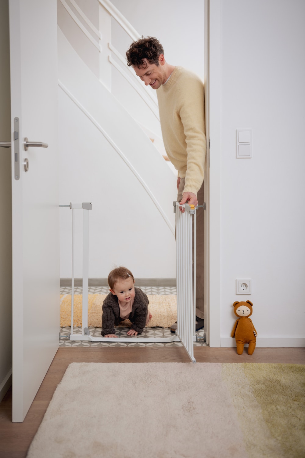 Hauck Türschutzgitter »Clear Step Autoclose 2 Set inklusive Verlängerung 9 cm, White« auch als Treppenschutzgitter verwendbar; 84-89 cm; flacher Durchgang