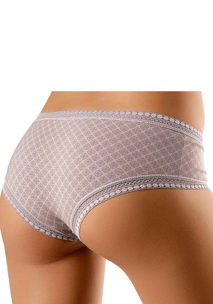 LASCANA Panty, (Packung, 3 St.), aus elastischer Baumwolle mit weicher Spitze