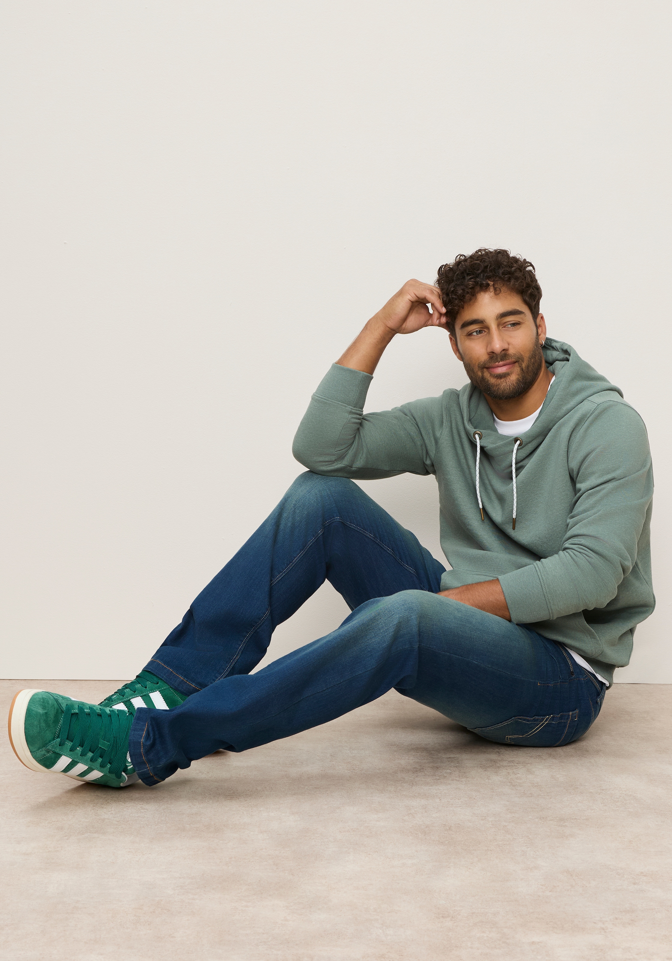 Man's World , avec encolure large, disponible aussi en grandes tailles
