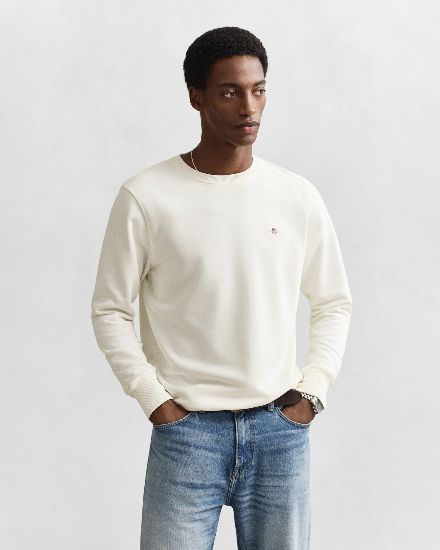 Gant Sweatshirt »REG SHIELD C-NECK SWEAT«, mit Logostickerei auf der Brust
