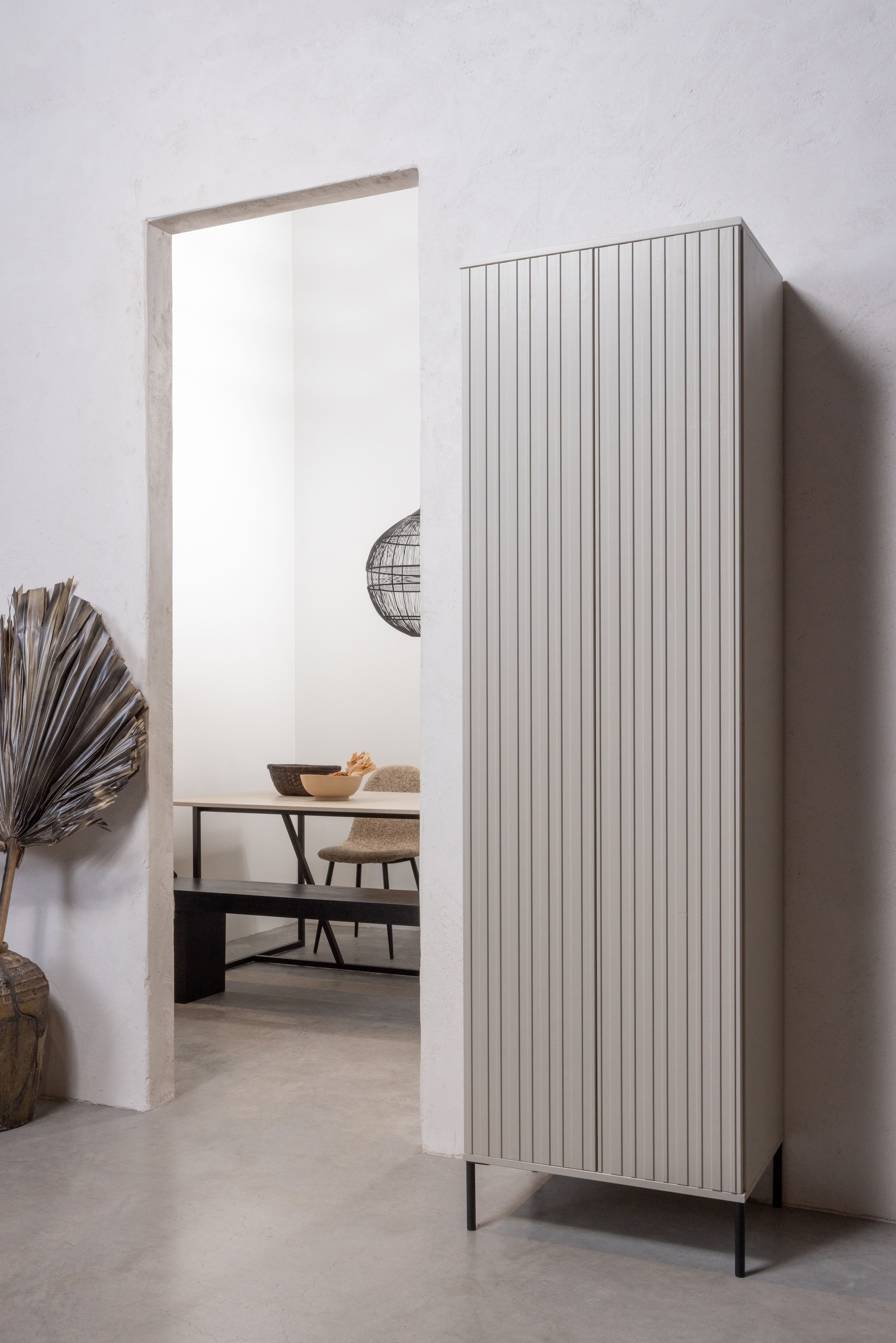 WOOOD Armoire vestiaire »New Gravure, Mehrzweckschrank mit 5 Fächern« Haut meuble New Gravure de WOOOD avec rangement, style et système push-to-open