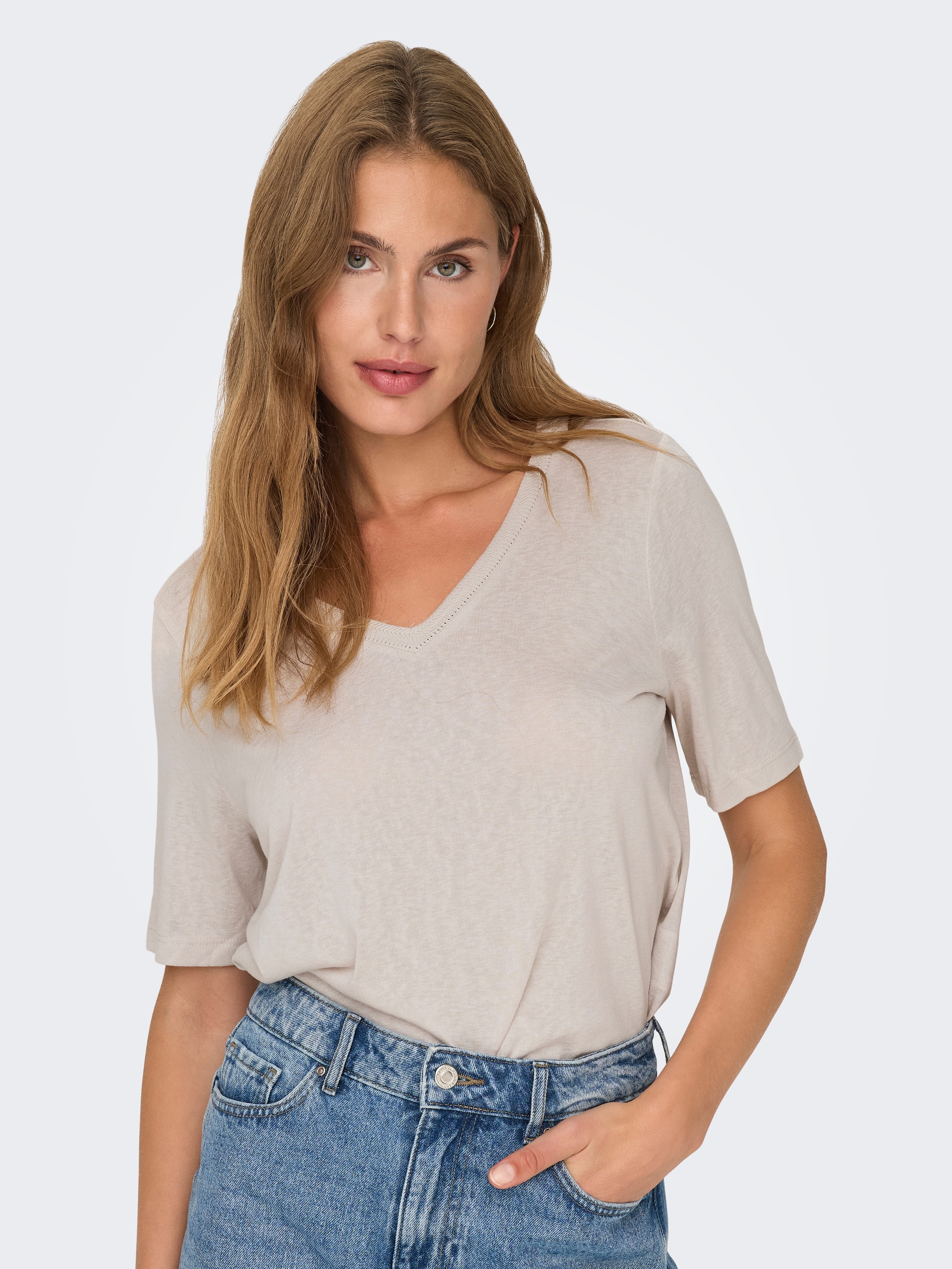 Image of ONLY Kurzarmshirt "ONLELISE S/S V-NECK TOP JRS NOOS"