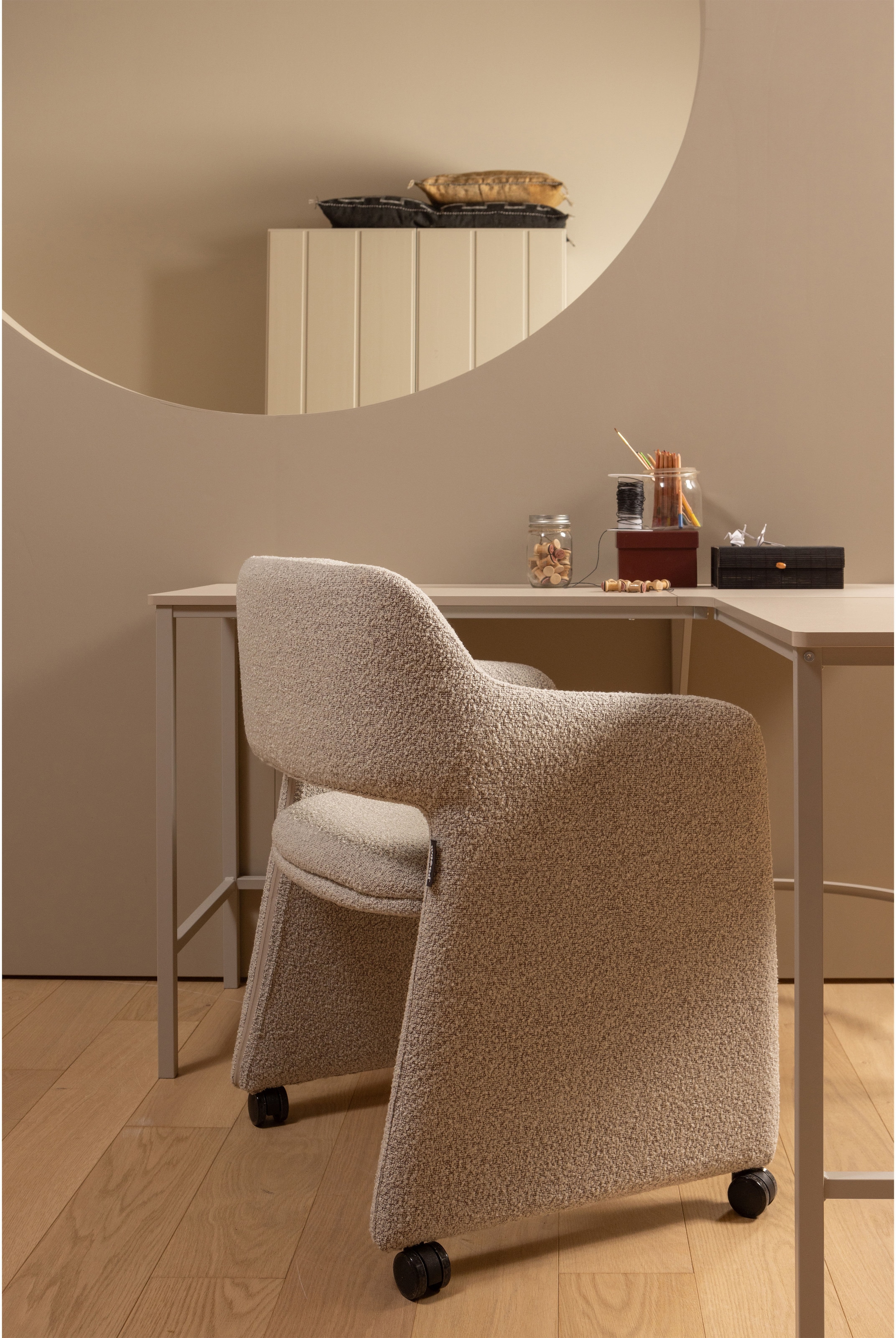WOOOD Chaise de salle à manger »Lyric mit Ceyo-Bouclé-Bezug und Rollen B 59 x T 58 x H 79 cm« () Capacité de charge 120 kg, haute résistance à l'usure, livré monté