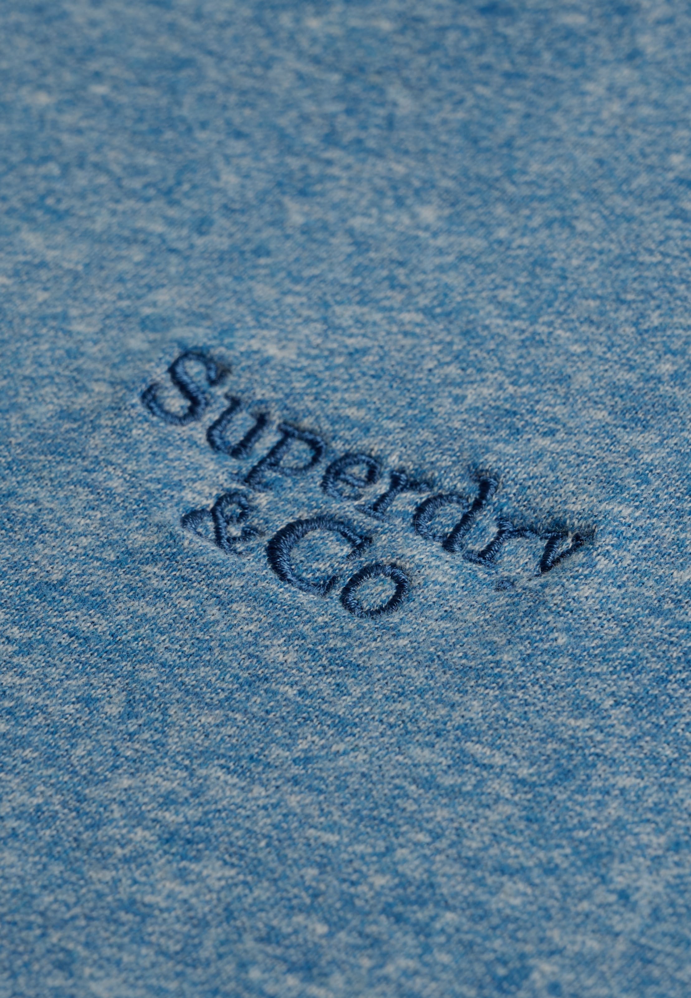 Superdry Rundhalsshirt »ESSENTIAL SERIF LOGO EMB TEE« Baumwolle, regular fit