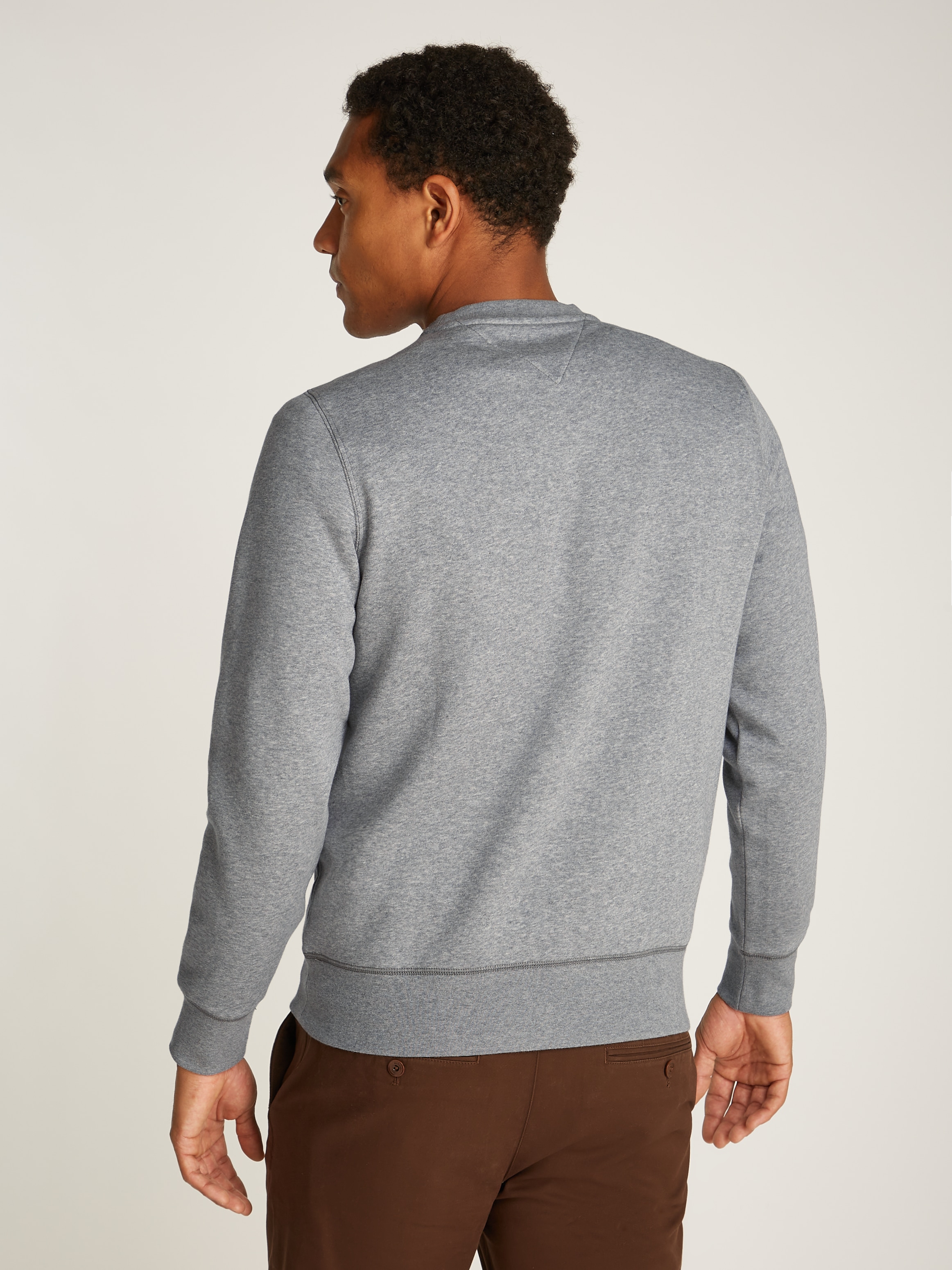 Tommy Hilfiger Sweatshirt »TOMMY LOGO SWEATSHIRT mit Rundhals und Stickerei«, unifarben, casual, regular fit, Baumwollmix, Rundhals