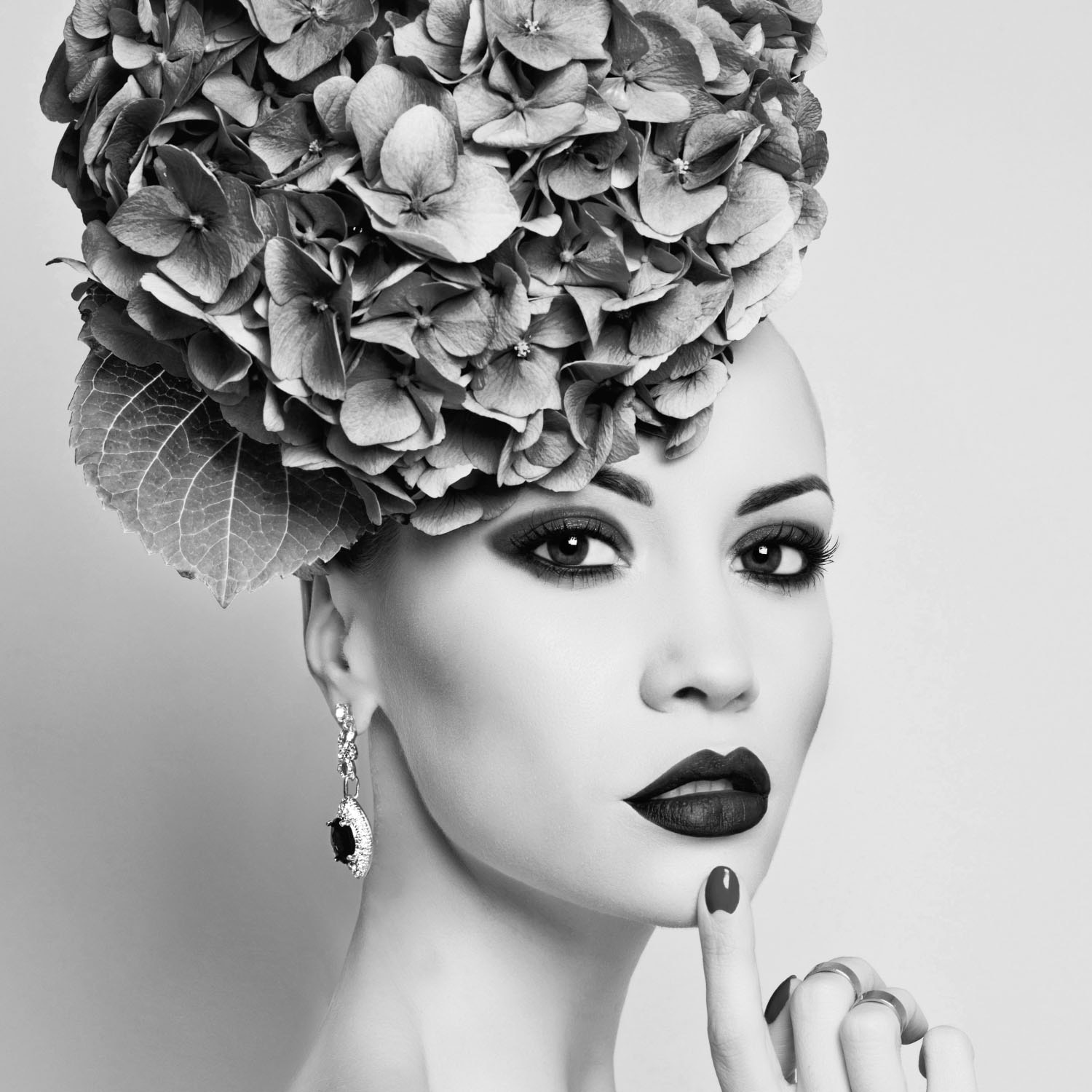 queence Acrylglasbild »Frau mit Blumenhut«