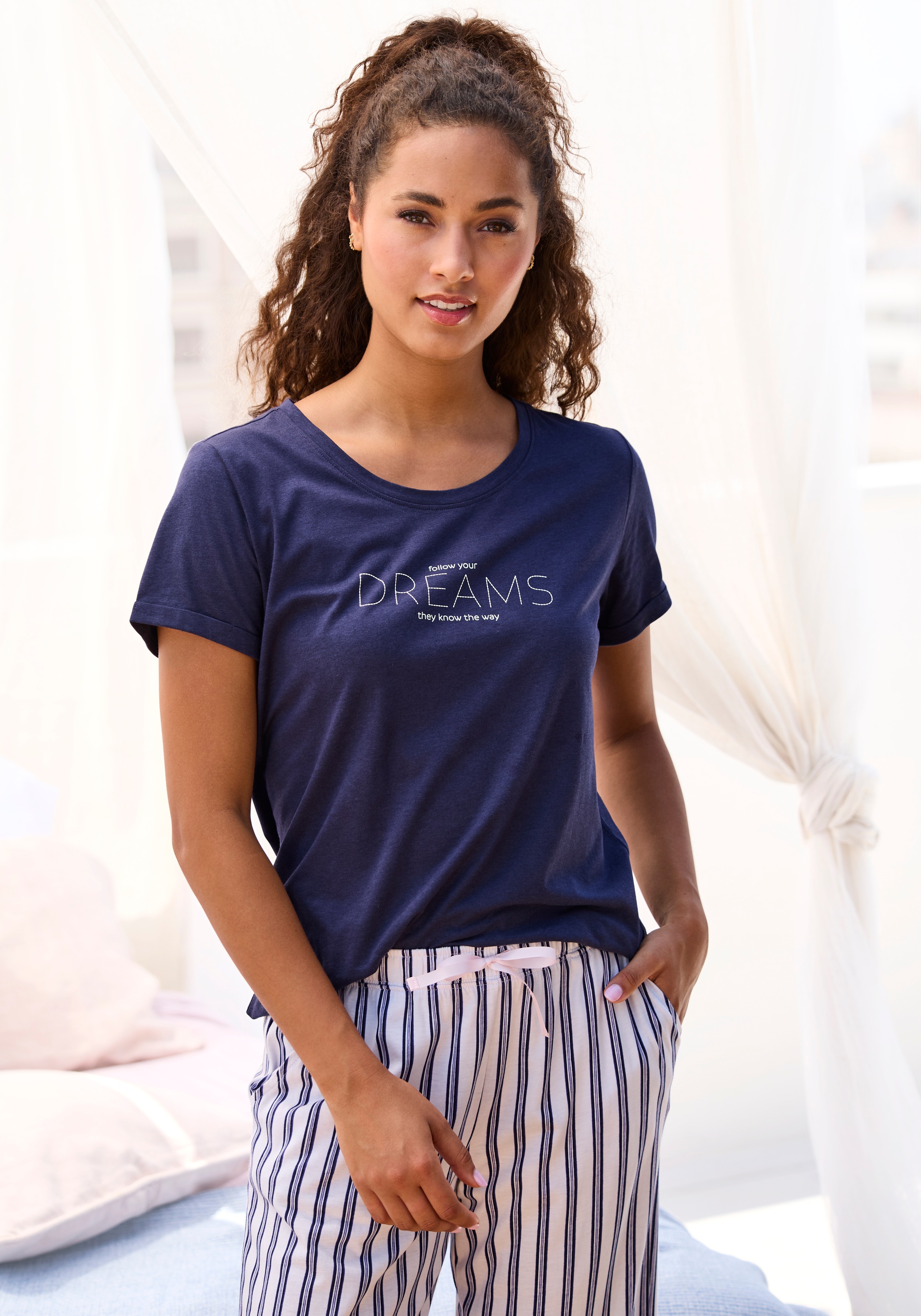 s.Oliver Pyjamahose, mit schönem Allover-Print