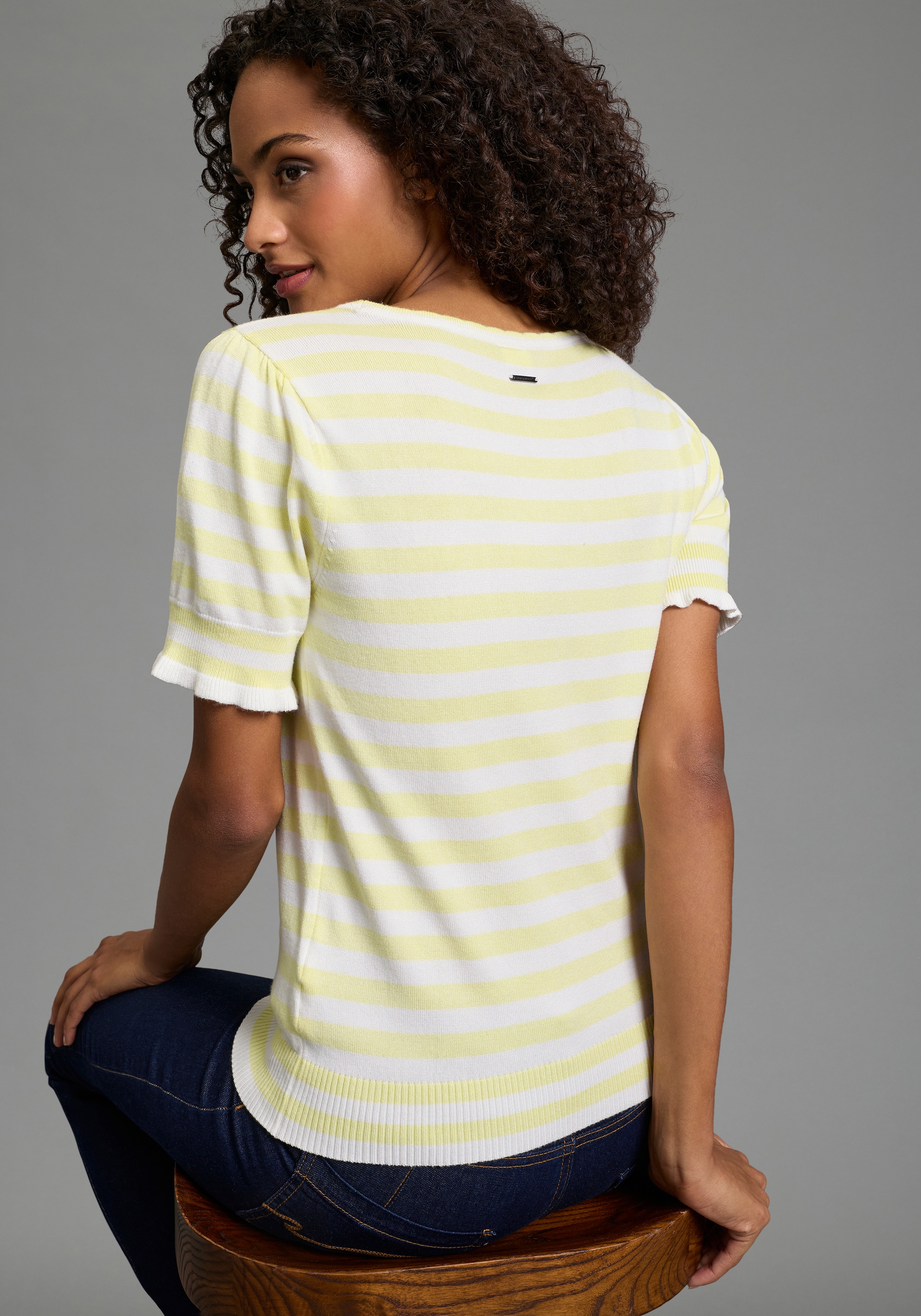 KangaROOS Pull à manches courtes Mit Rundhalsausschnitt, Kurzarm, Zitronenstickerei