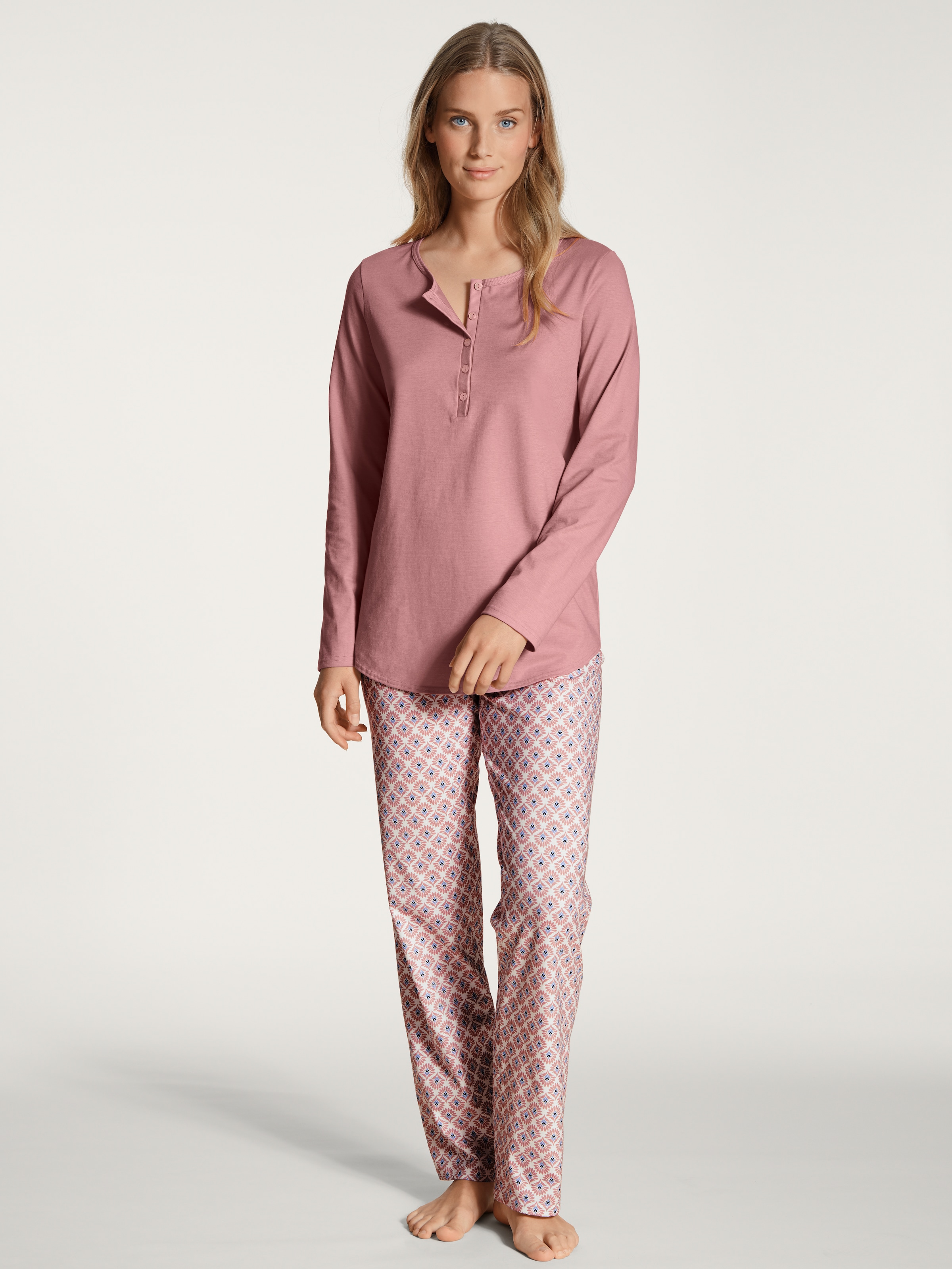 Pyjama »Lovely Nights«, (2 tlg.), mit Knopfleiste am Aussschnitt