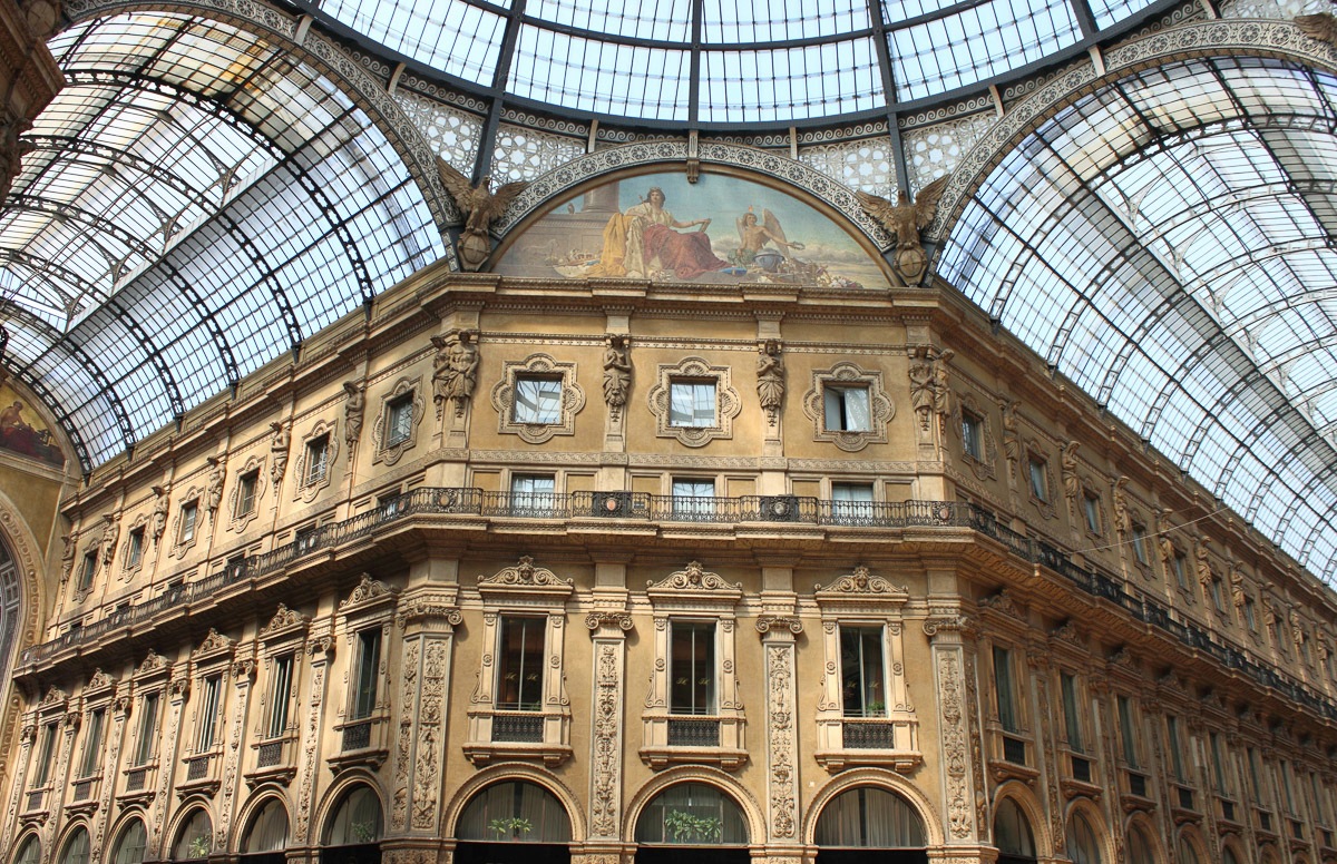 Image of Papermoon Fototapete »Mailänder Galerie«, Vliestapete, hochwertiger Digitaldruck bei Ackermann Versand Schweiz