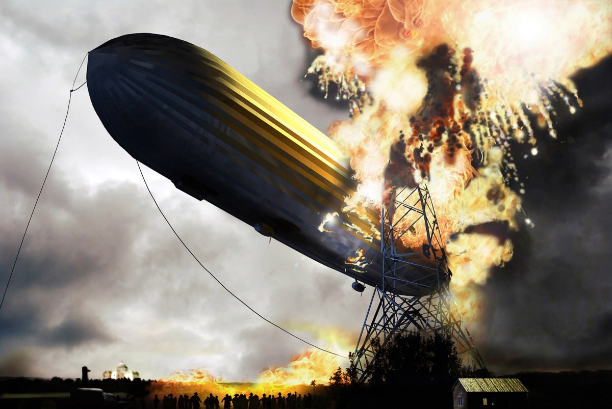 Image of Papermoon Fototapete "Zeppelin mit Explosion"