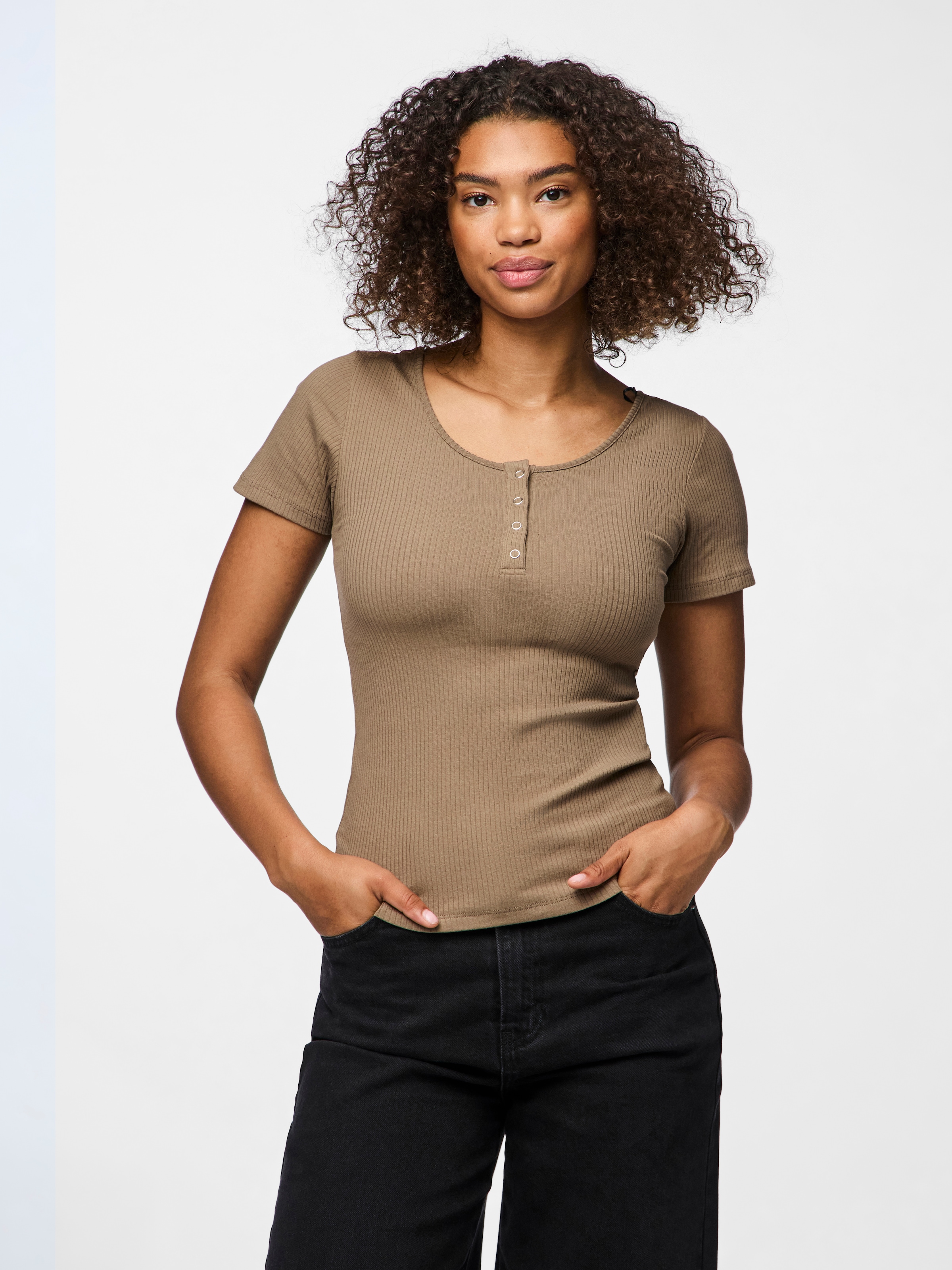pieces T-shirt à manches courtes »PCKITTE SS TOP NOOS BC« Mélange de coton, coupe slim