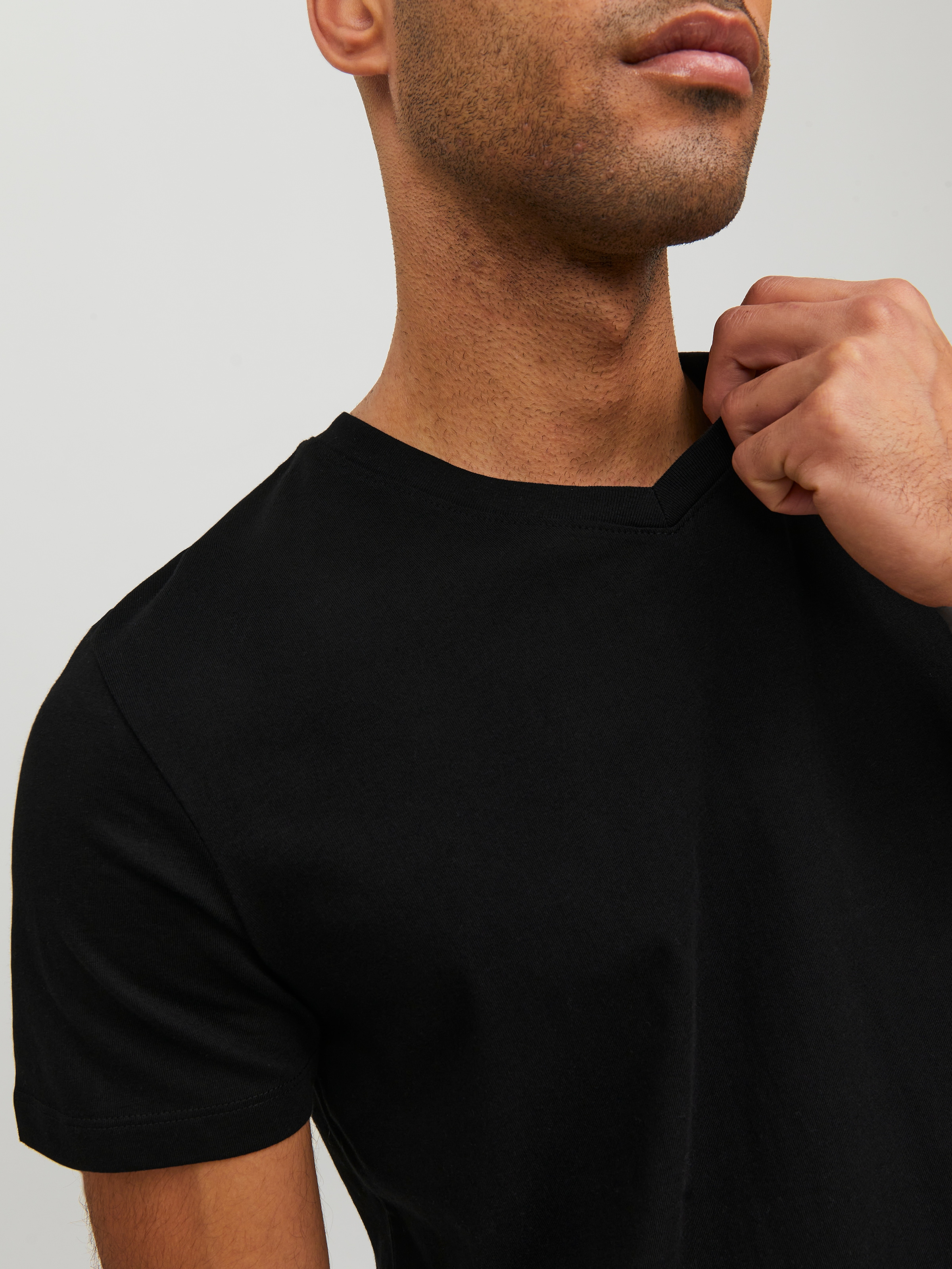 Jack & Jones T-shirt en V »JJEORGANIC mit V-Ausschnitt, lässig kombinierbar, ideal für Alltag« unifarben, modisch, regular fit, Baumwolle, V-Ausschnitt