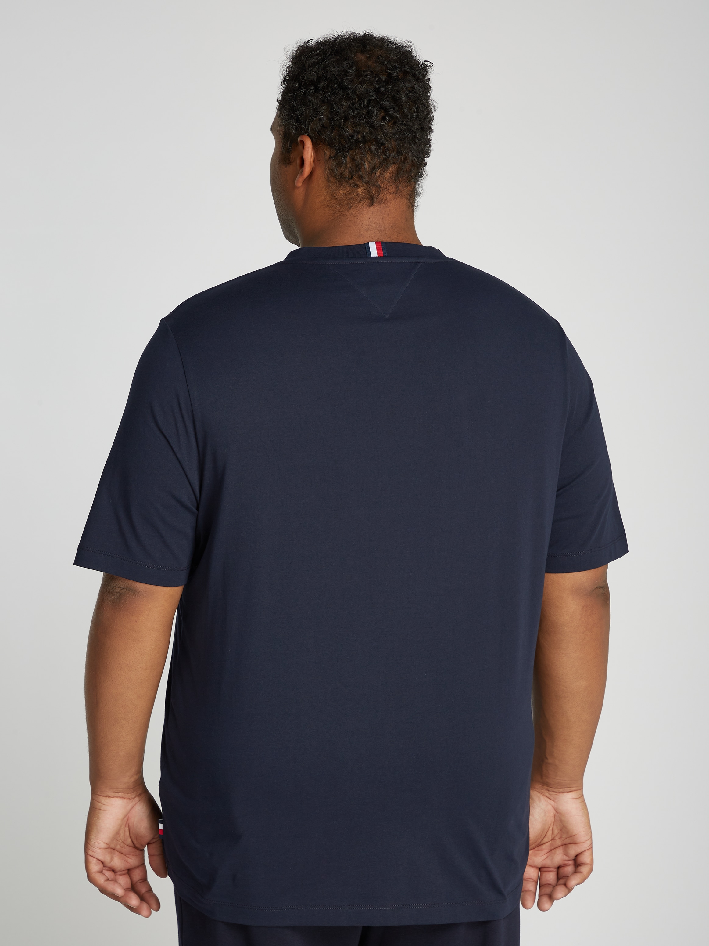 Tommy Hilfiger Big & Tall T-Shirt »BT-CHEST STRIPE TEE-B«, Grosse Grössen mit Logostickerei