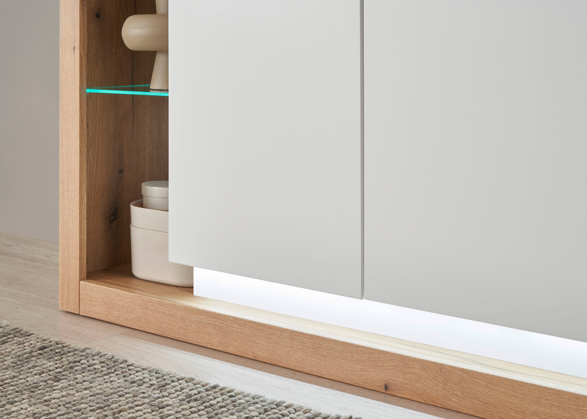 INOSIGN Sideboard »Brixen, moderne Kommode, Stauraumelement in Eiche Evoke Dekor«, Metallgriffe, ausreichend Stauraum, vielseitig einsetzbar