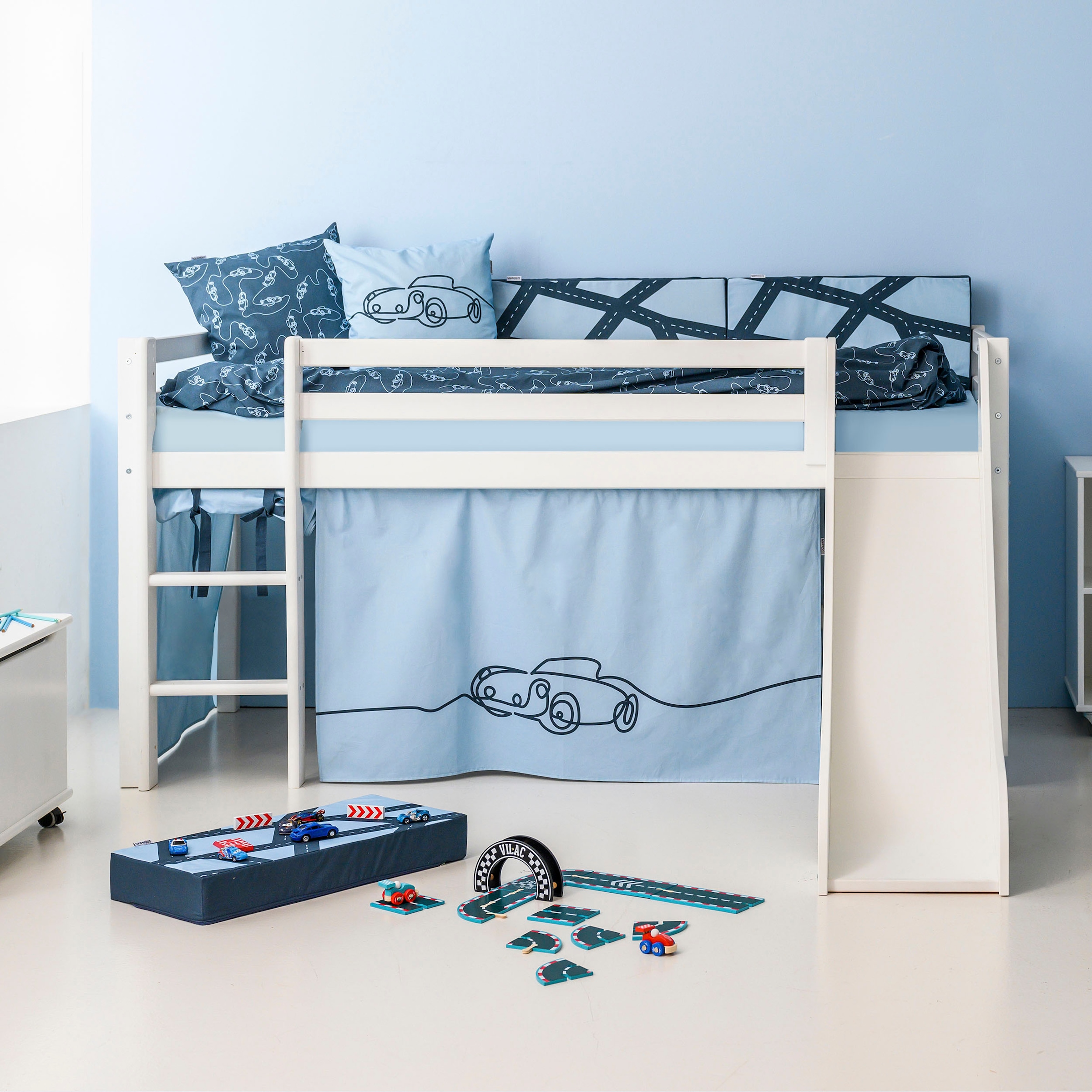 Hoppekids Hochbett »«Cars»«, Rutsche & Vorhang Blau und viel Auswahl