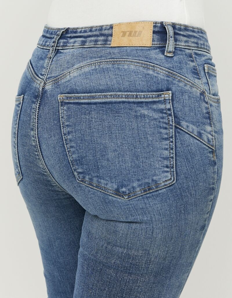 Tally Weijl Bootcut-Jeans »SPADEELETRA2« Baumwollmischung, Mid Waist mit Flare Beinverlauf und Push up Effekt