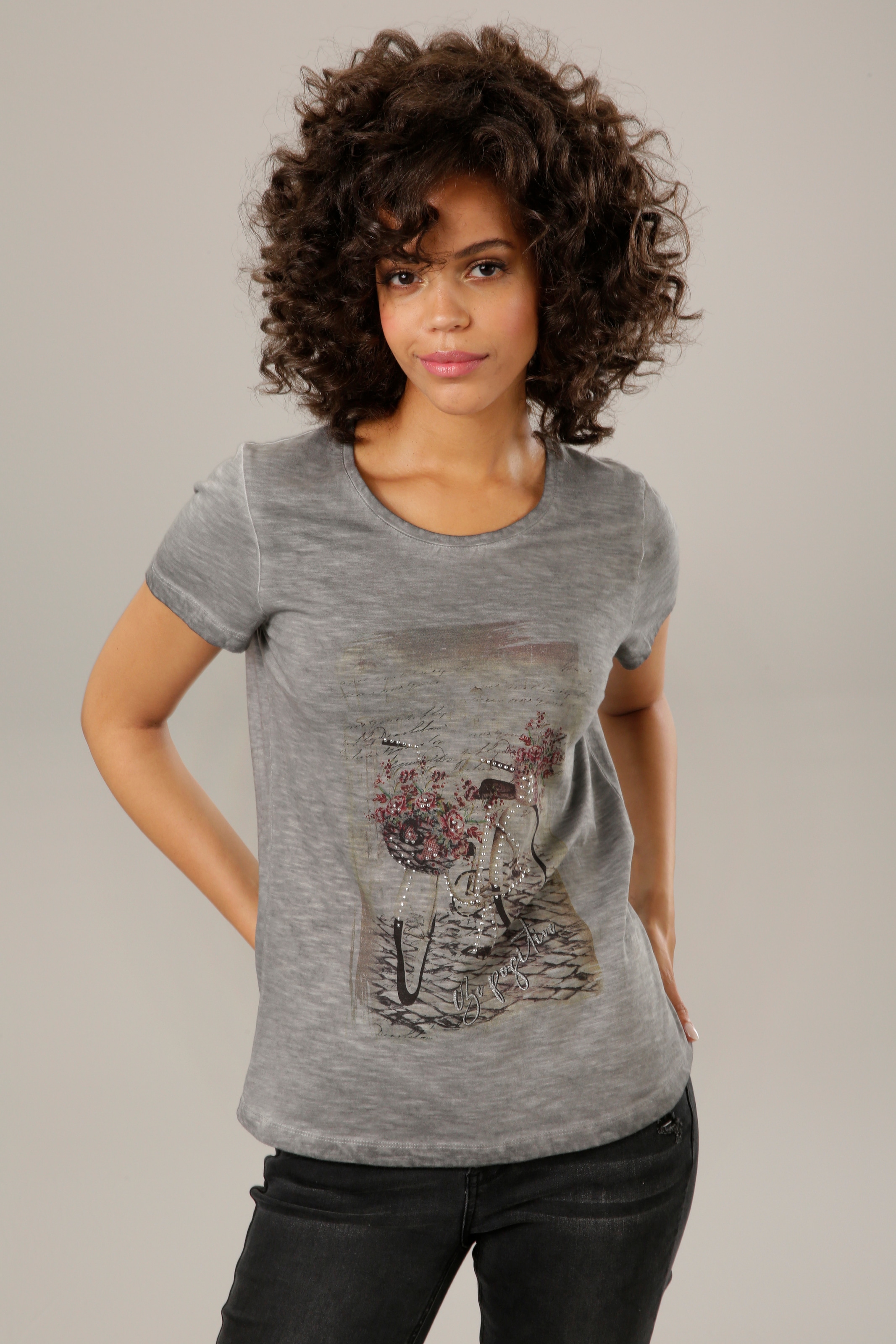 ♕ Aniston CASUAL T-Shirt, versandkostenfrei Frontdruck Glitzersteinchen kaufen verzierter mit