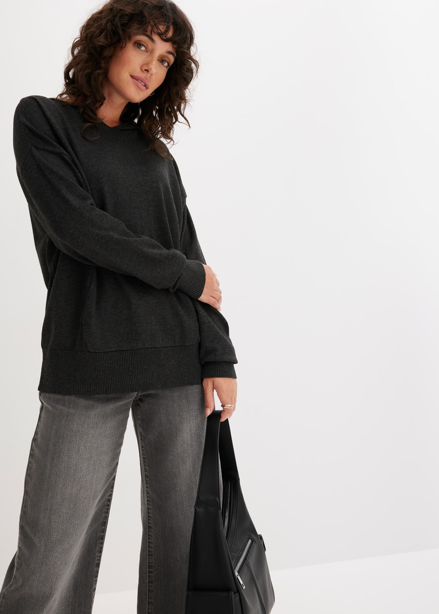 bonprix Pull en tricot aus Viskosemischung, mit Kapuze, mit Kängurutasche