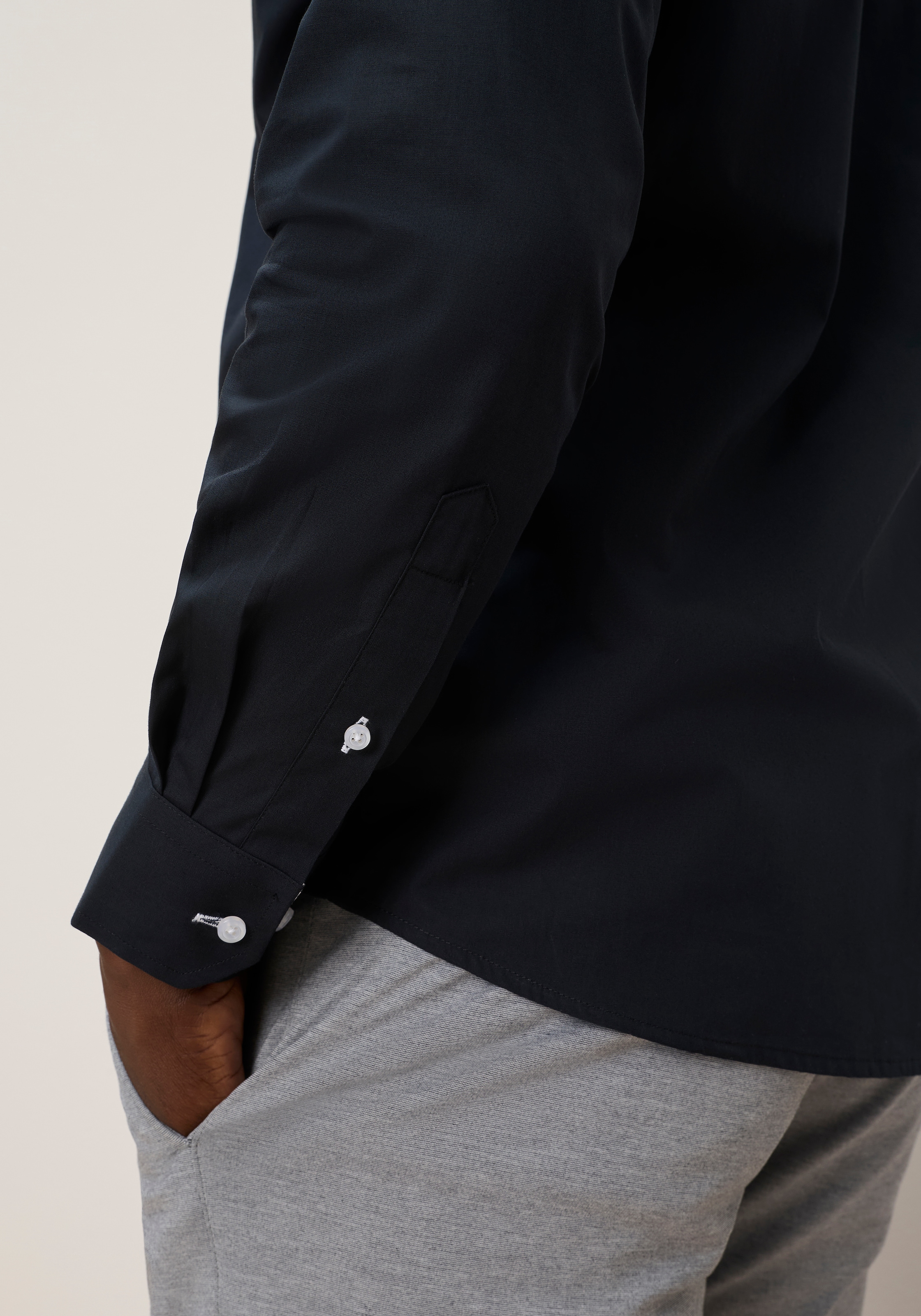 Bruno Banani Chemise à manches longues coupe cintrée, avec col Kent, en coton