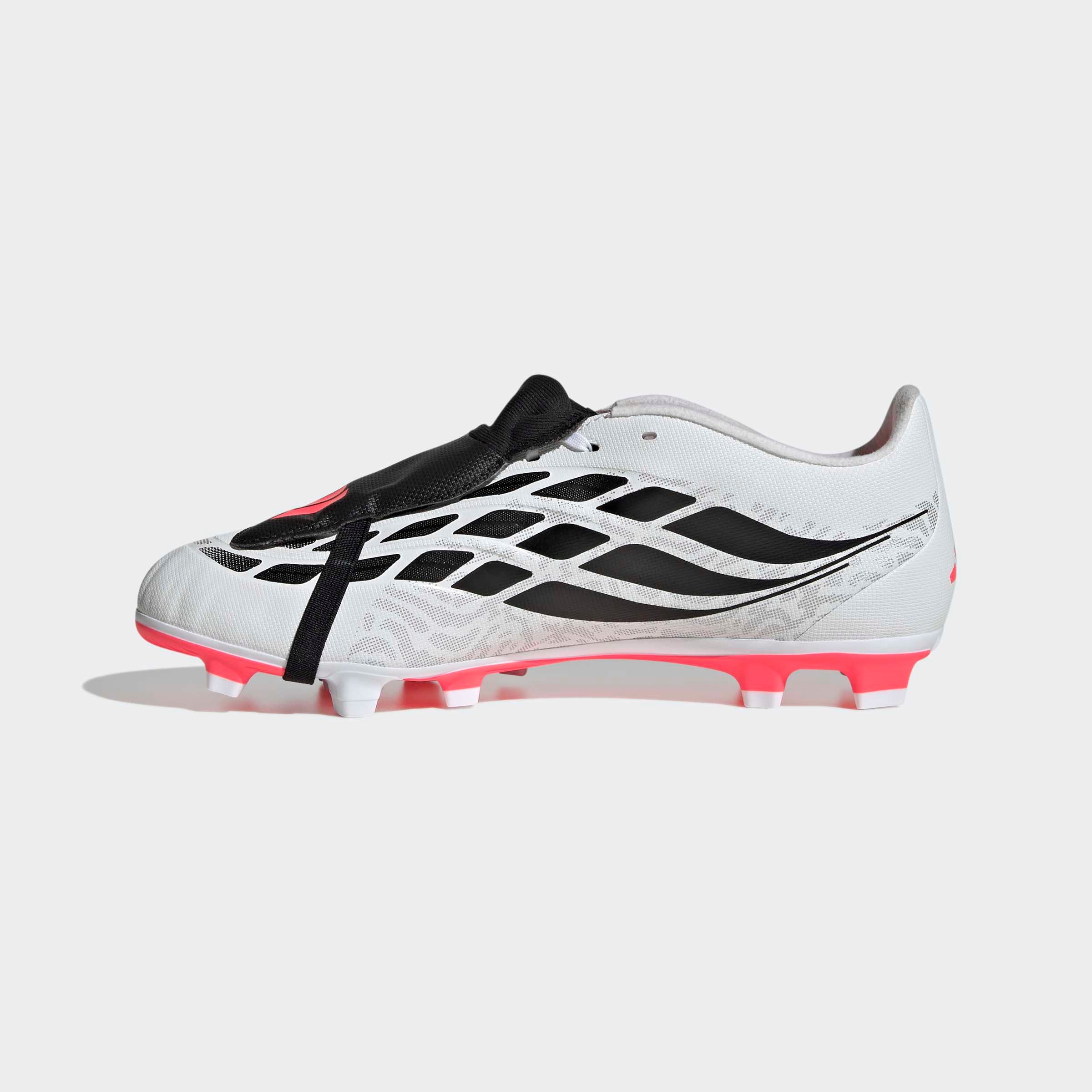 adidas Performance Chaussure de football »PREDATOR CLUB , UMSCHLAGBARE ZUNGE, FESTE / GEMISCHTE BÖDEN«  adapté à de nombreux types de sols