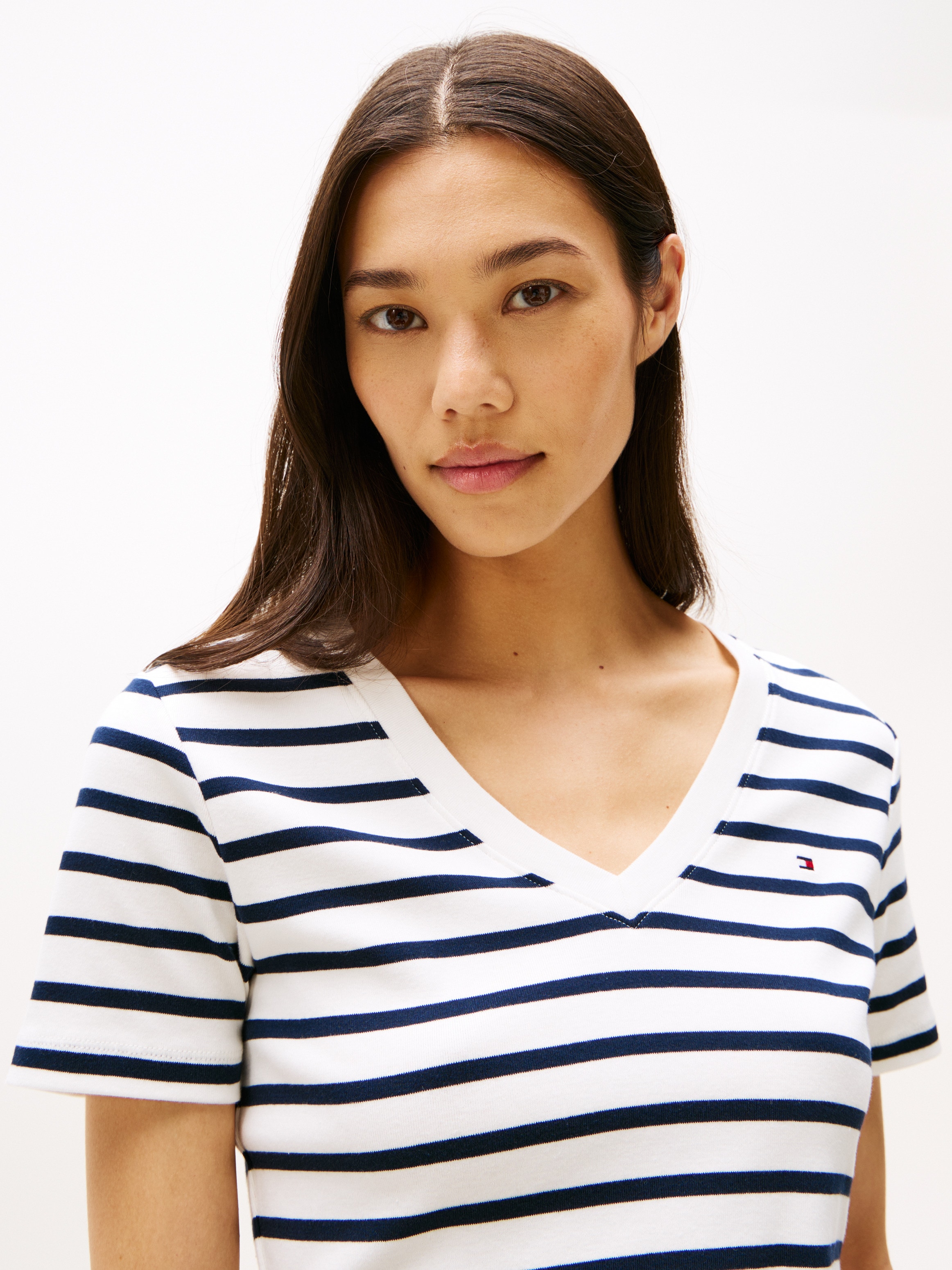 Tommy Hilfiger T-Shirt »CODY, Slim Fit«, mit V-Ausschnitt