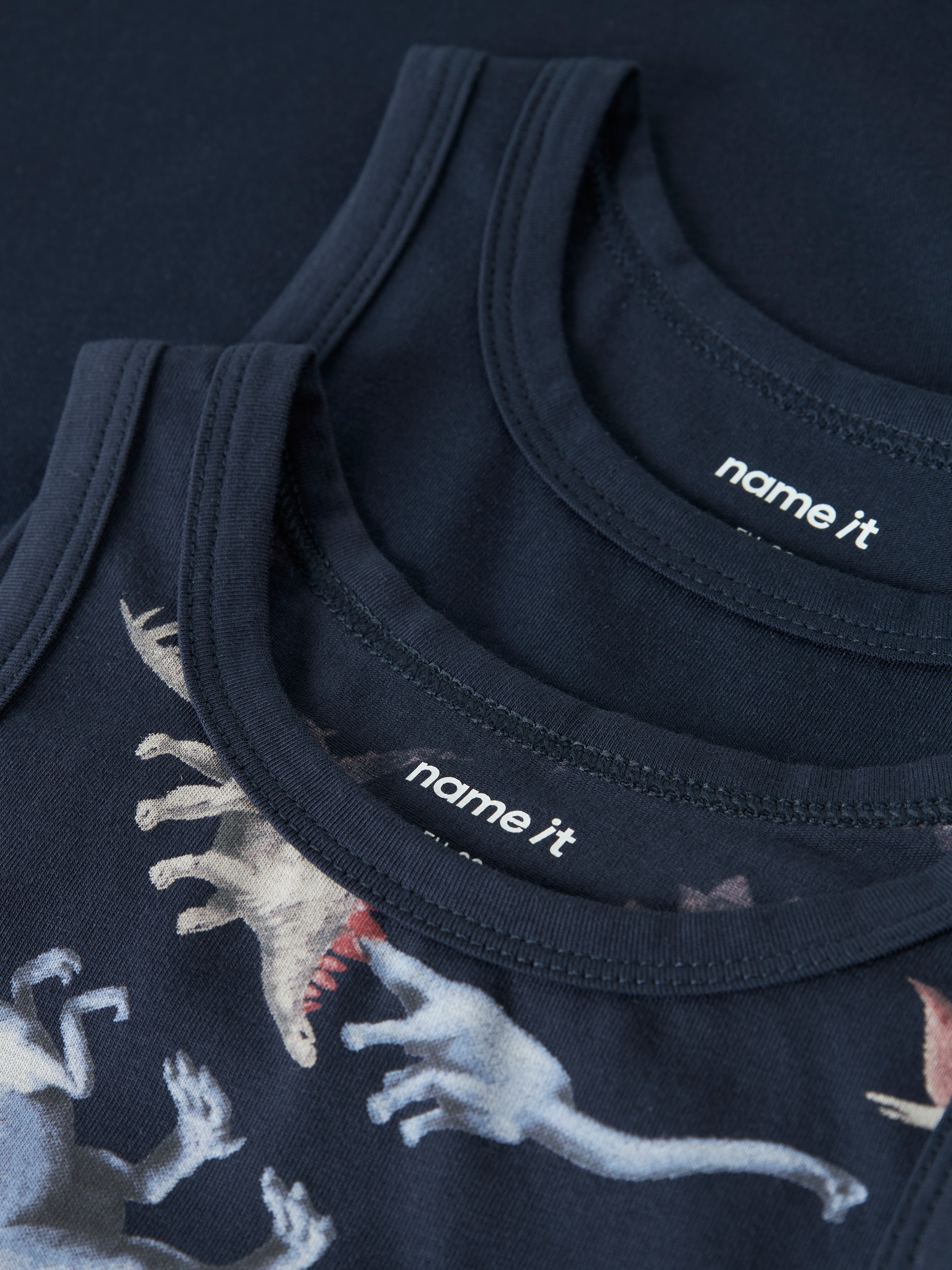 Name It Sous-chemise »NMMTANK TOP 2P NAVY DINO NOOS« Paquet, 2 cuis mélange de coton, uni et imprimé en set