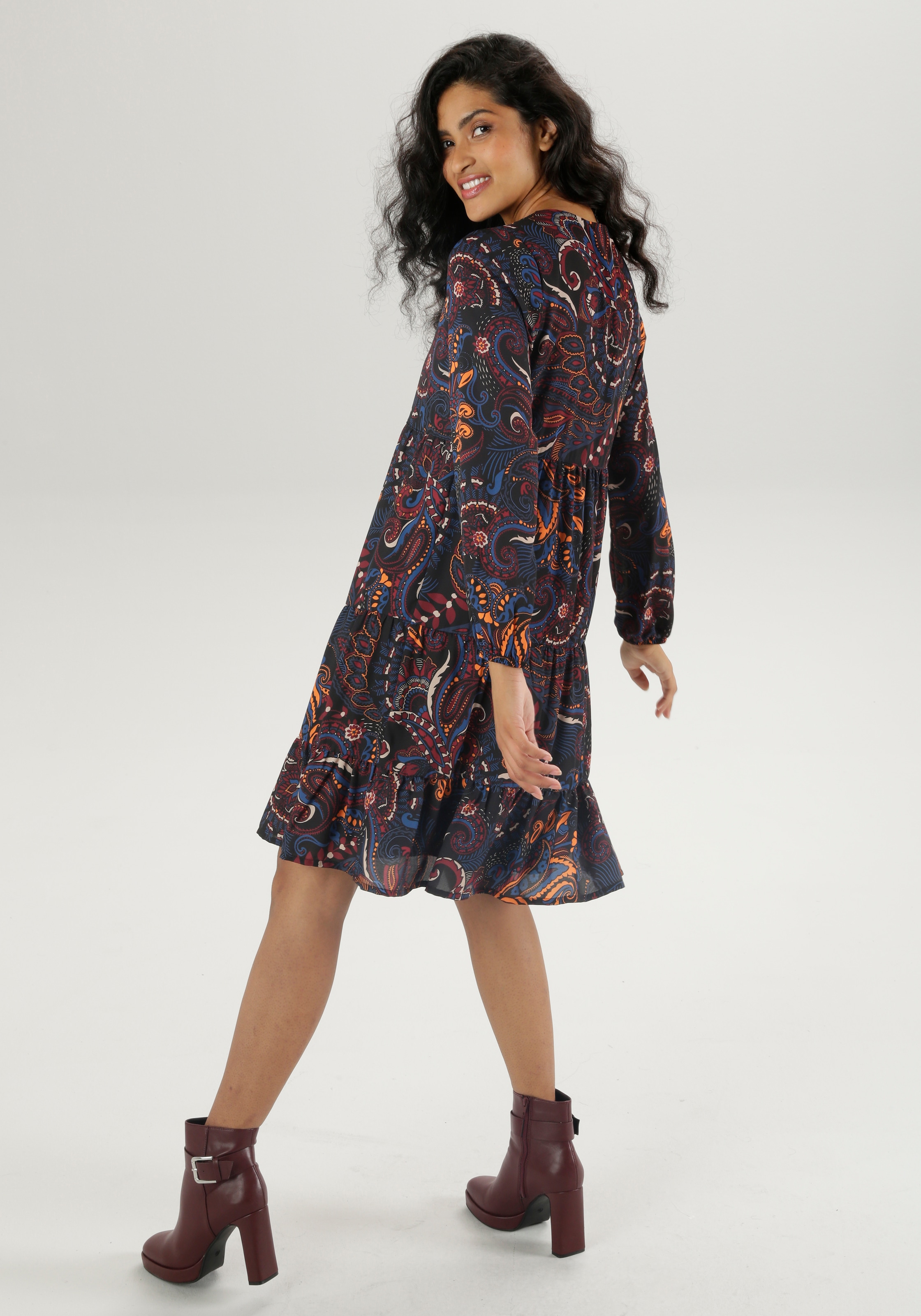 Aniston CASUAL Tunikakleid, mit extravagantem Paisley-Druck